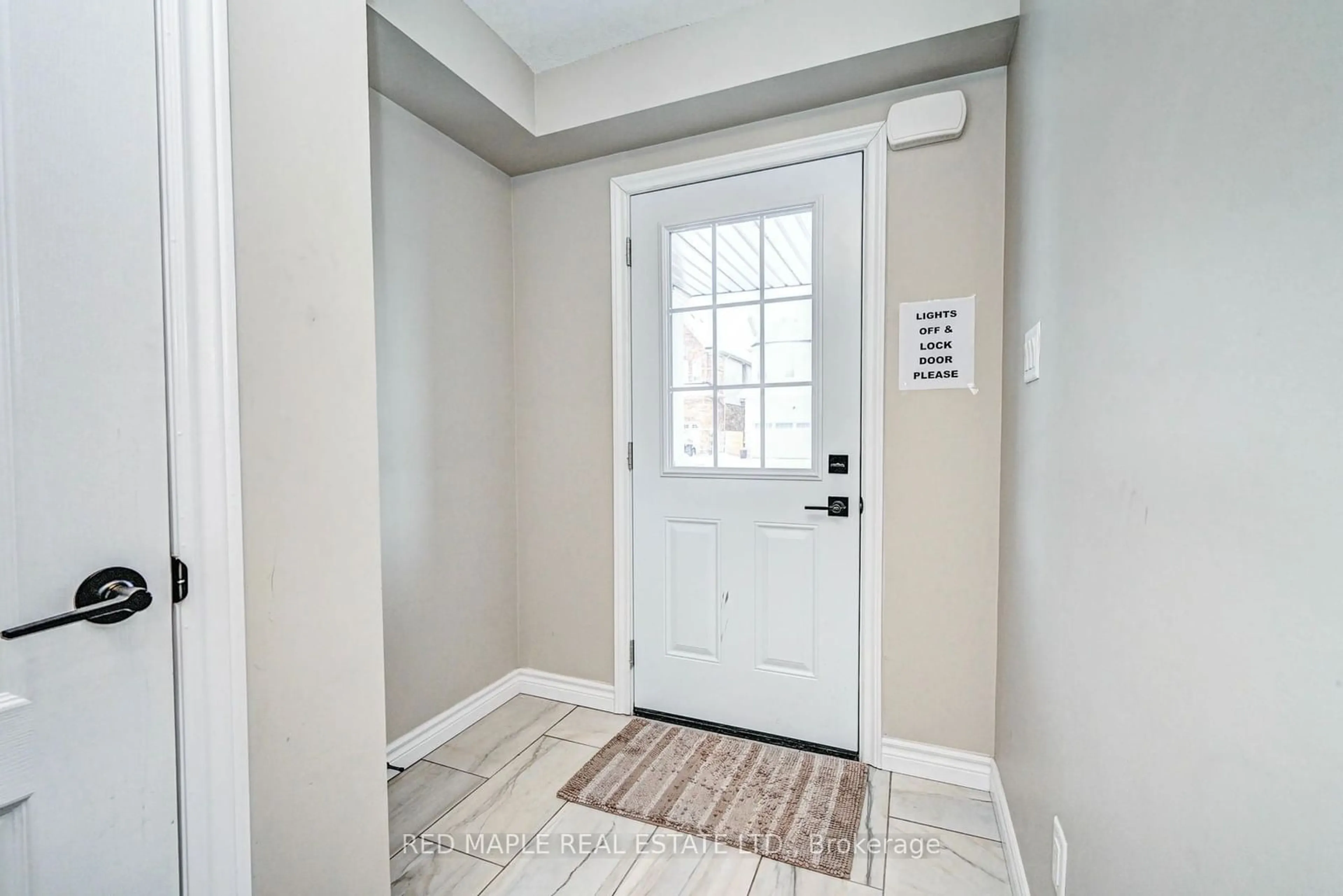 Indoor entryway for 612 Linden Dr, Cambridge Ontario N3H 0C9