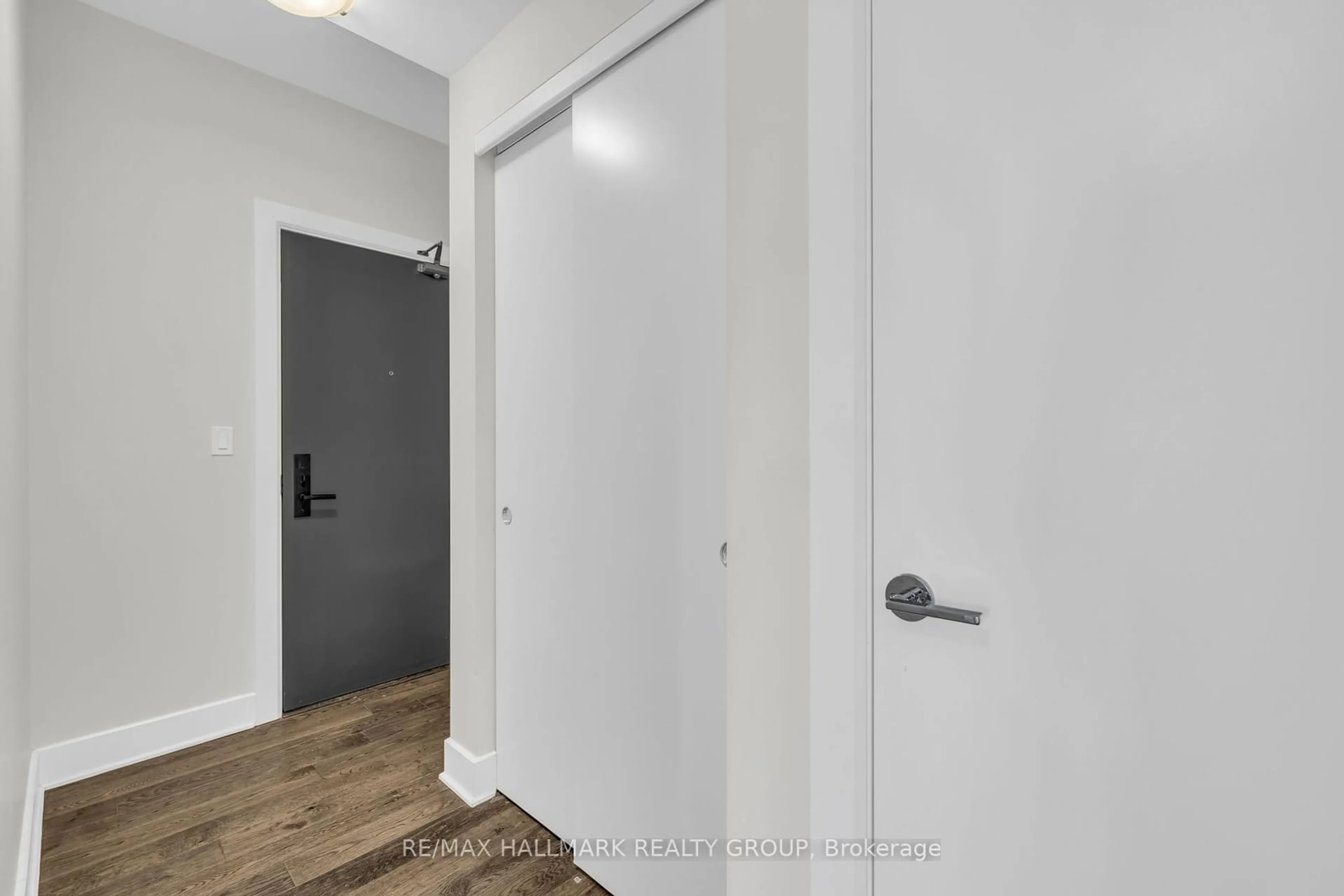 Indoor entryway for 255 Bay St #812, Ottawa Centre Ontario K1R 0C5