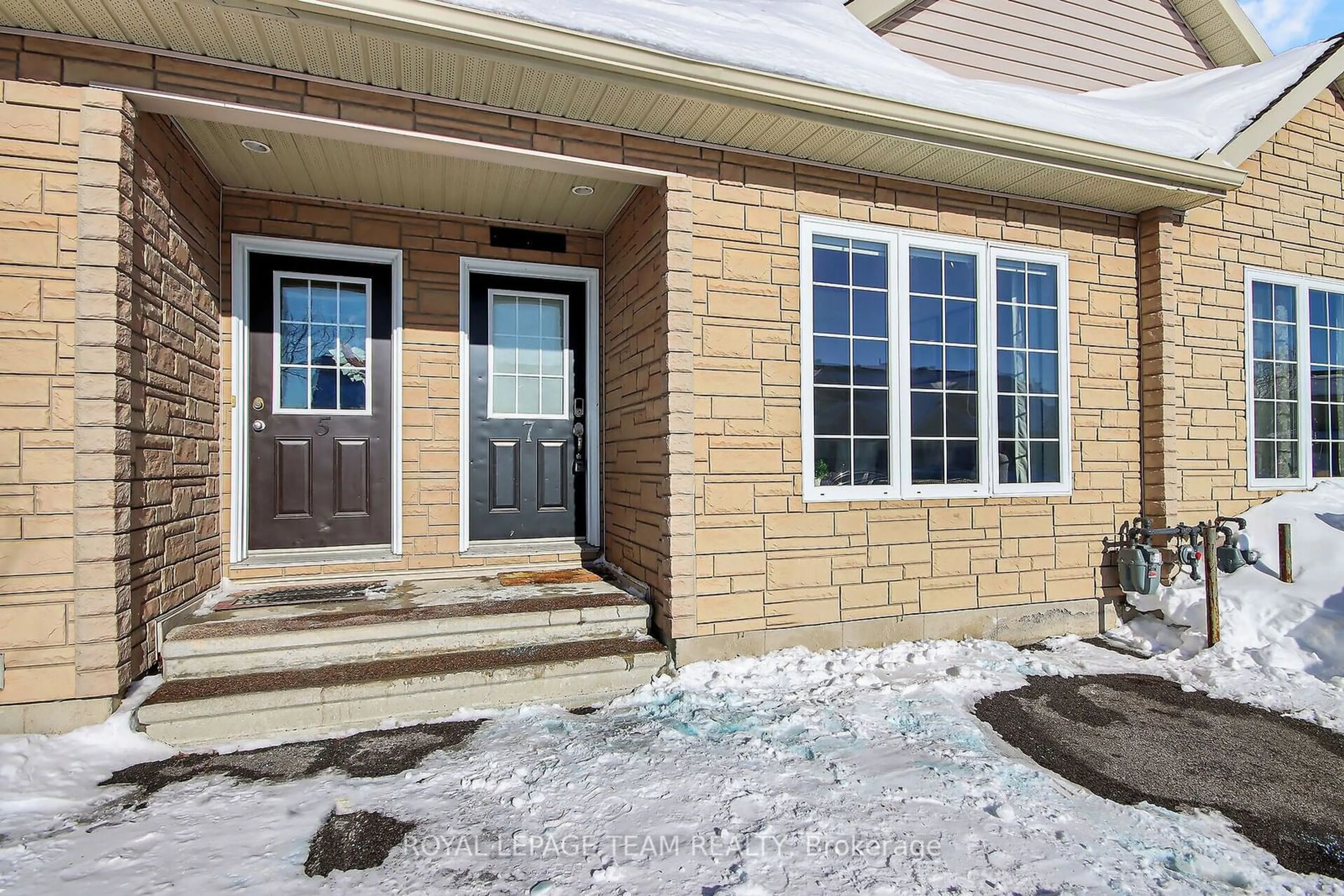 Indoor entryway for 7 Spicer St, Carleton Place Ontario K7C 4S3