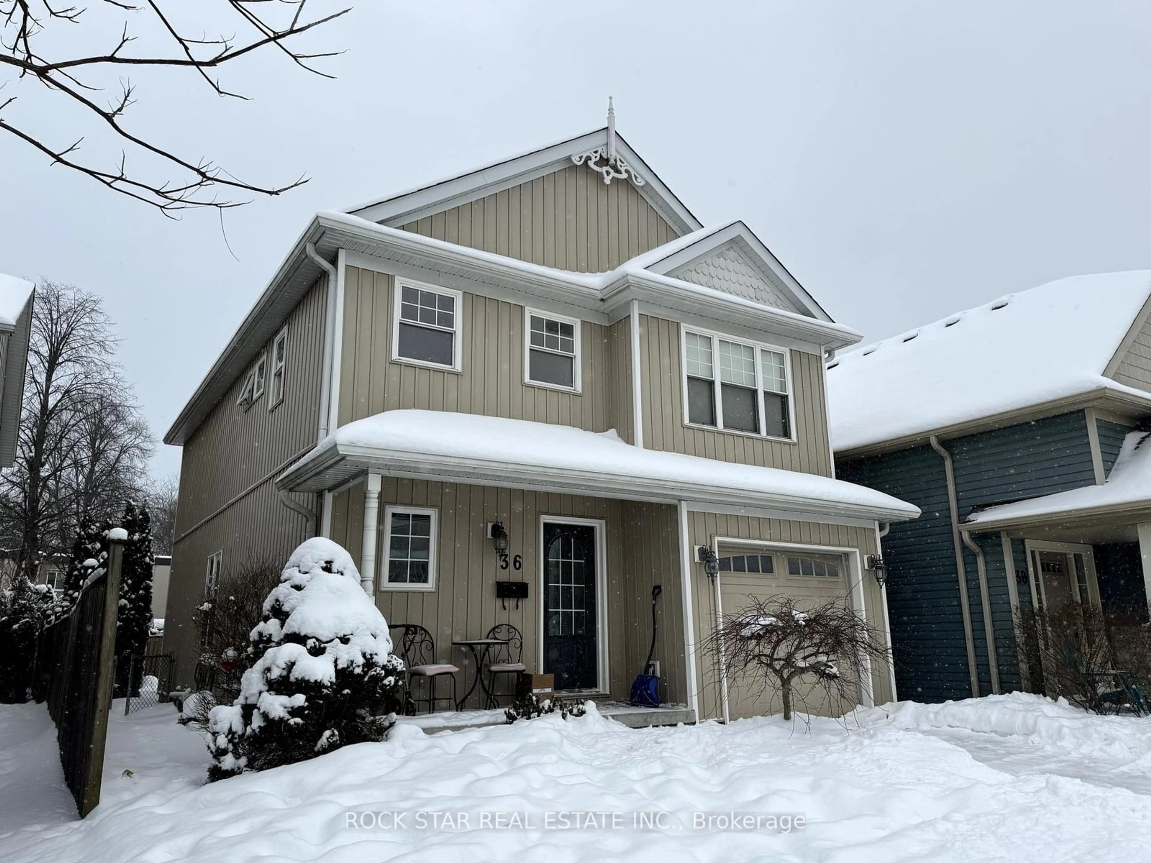 Home with vinyl exterior material, street for 36 Chicory Cres, St. Catharines Ontario L2R 6K7