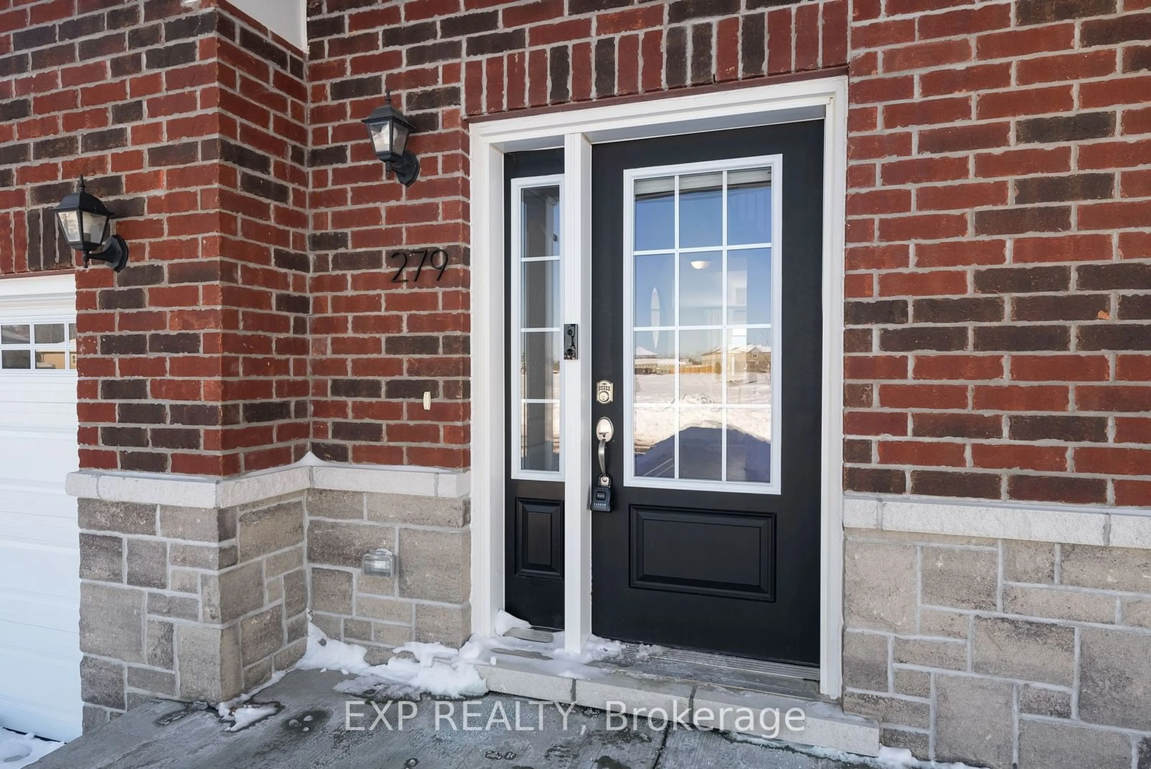 Indoor entryway for 279 Bennett Ave, Cobourg Ontario K9A 1B5