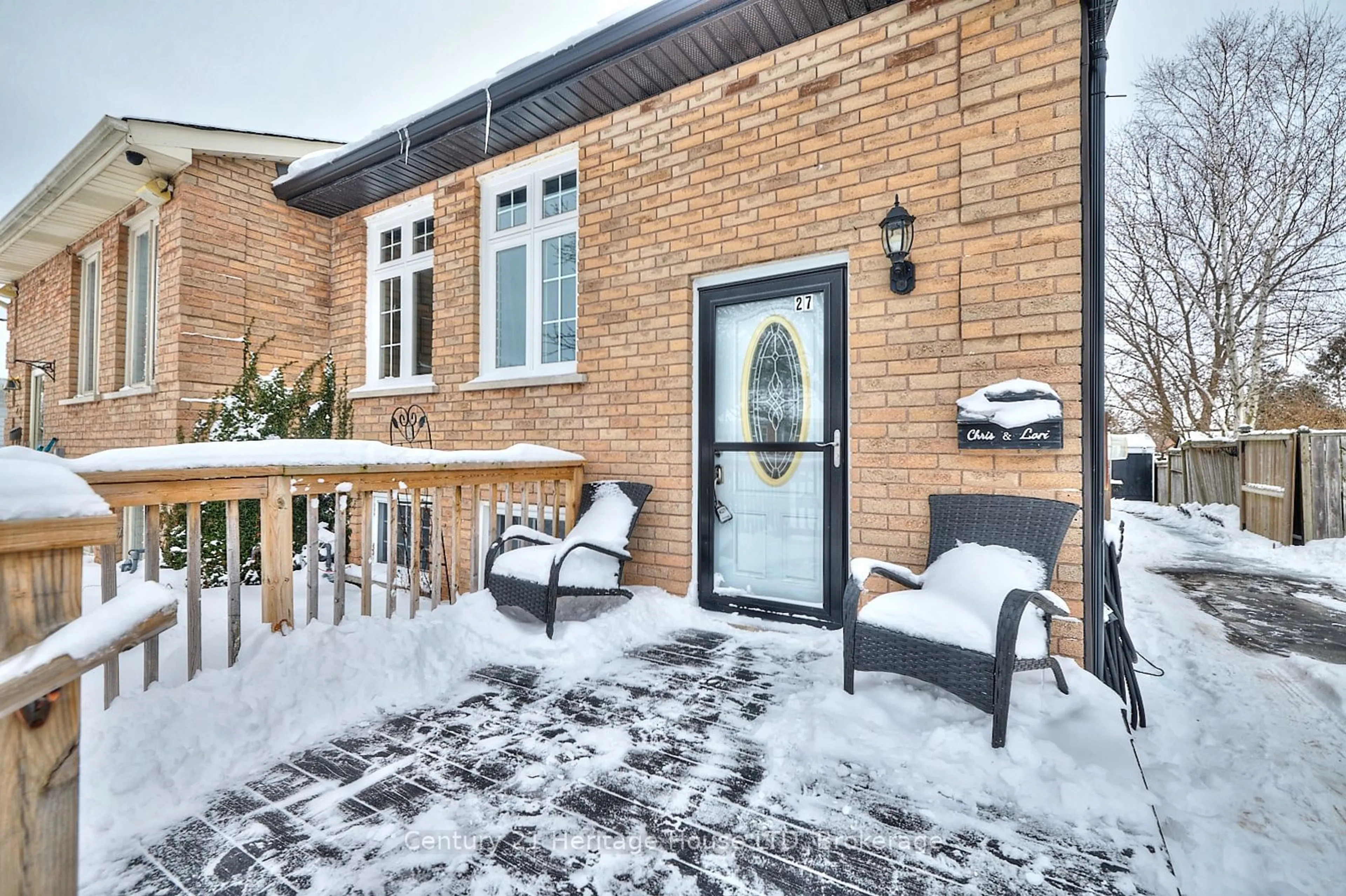 Patio, street for 27 Mayfair Dr, Welland Ontario L3C 7A1