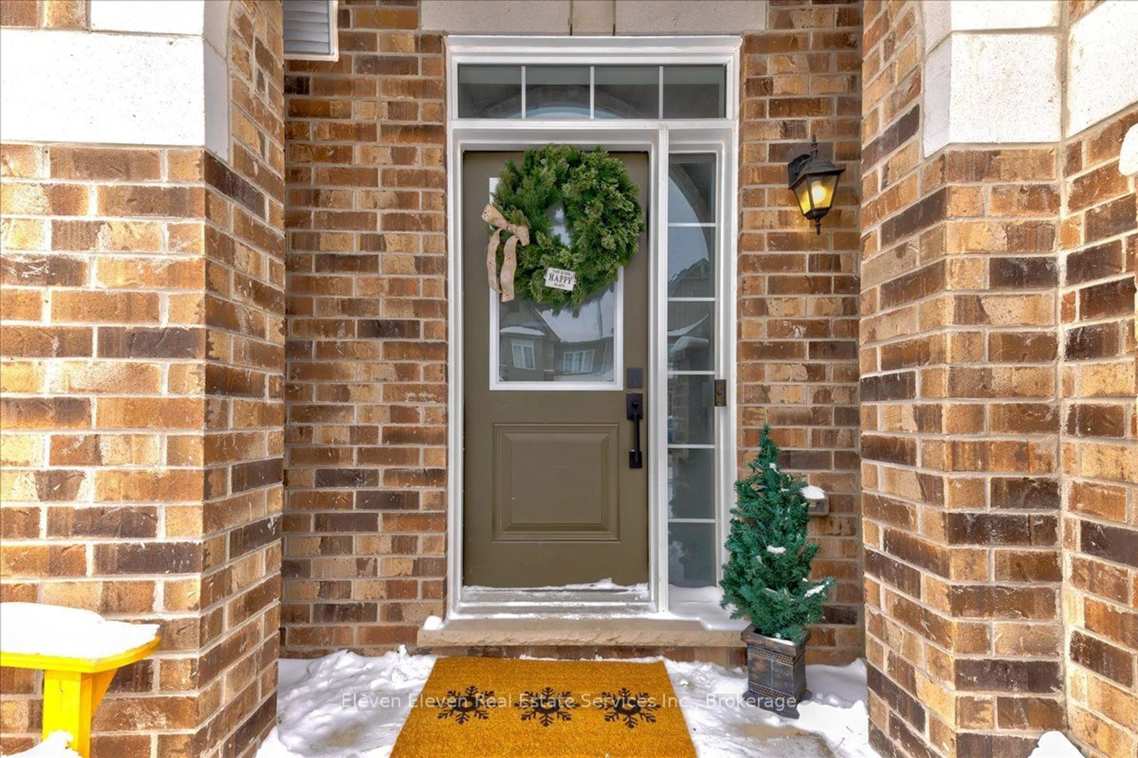 Indoor entryway for 4070 Fracchioni Dr, Lincoln Ontario L3J 0R5