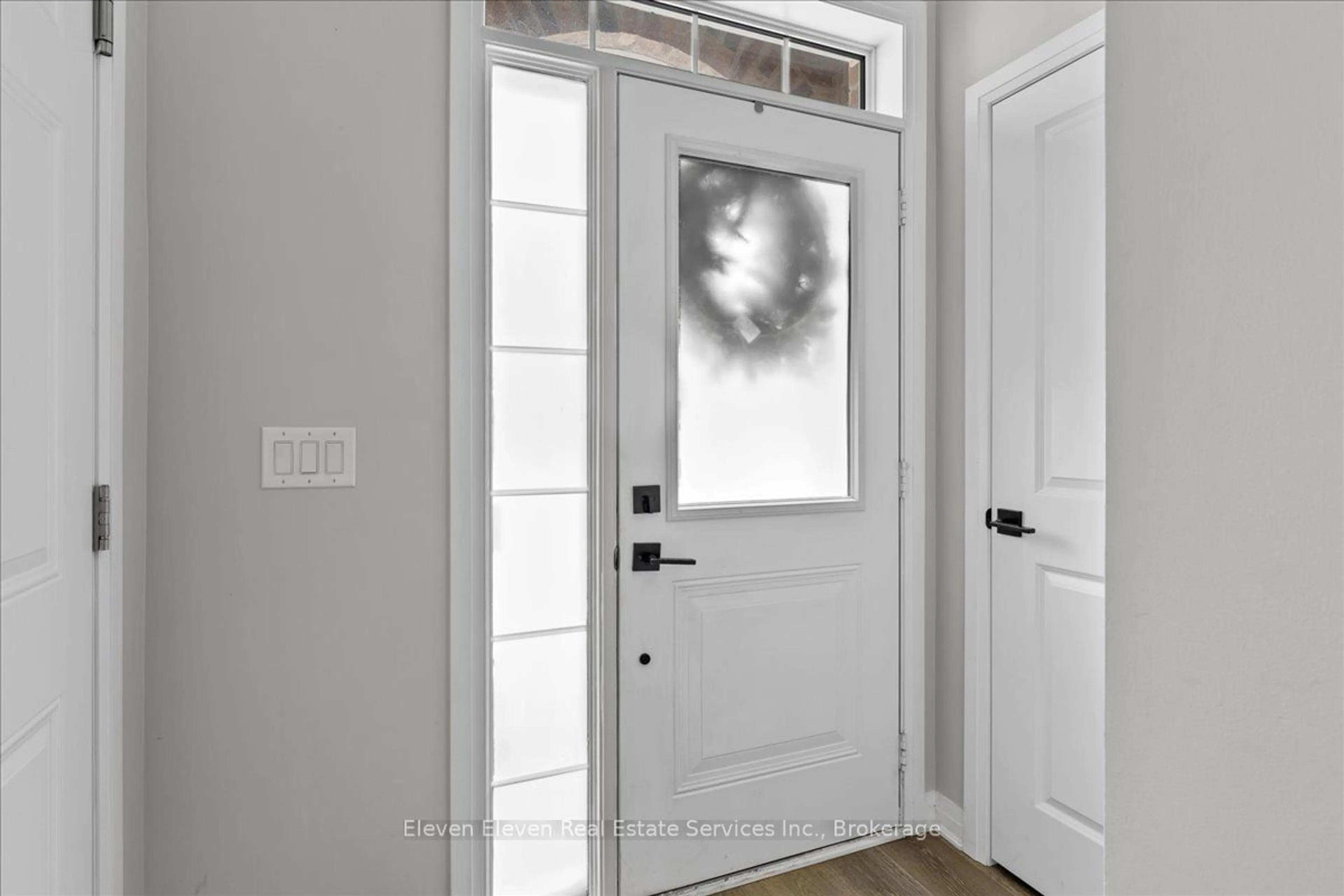 Indoor entryway for 4070 Fracchioni Dr, Lincoln Ontario L3J 0R5