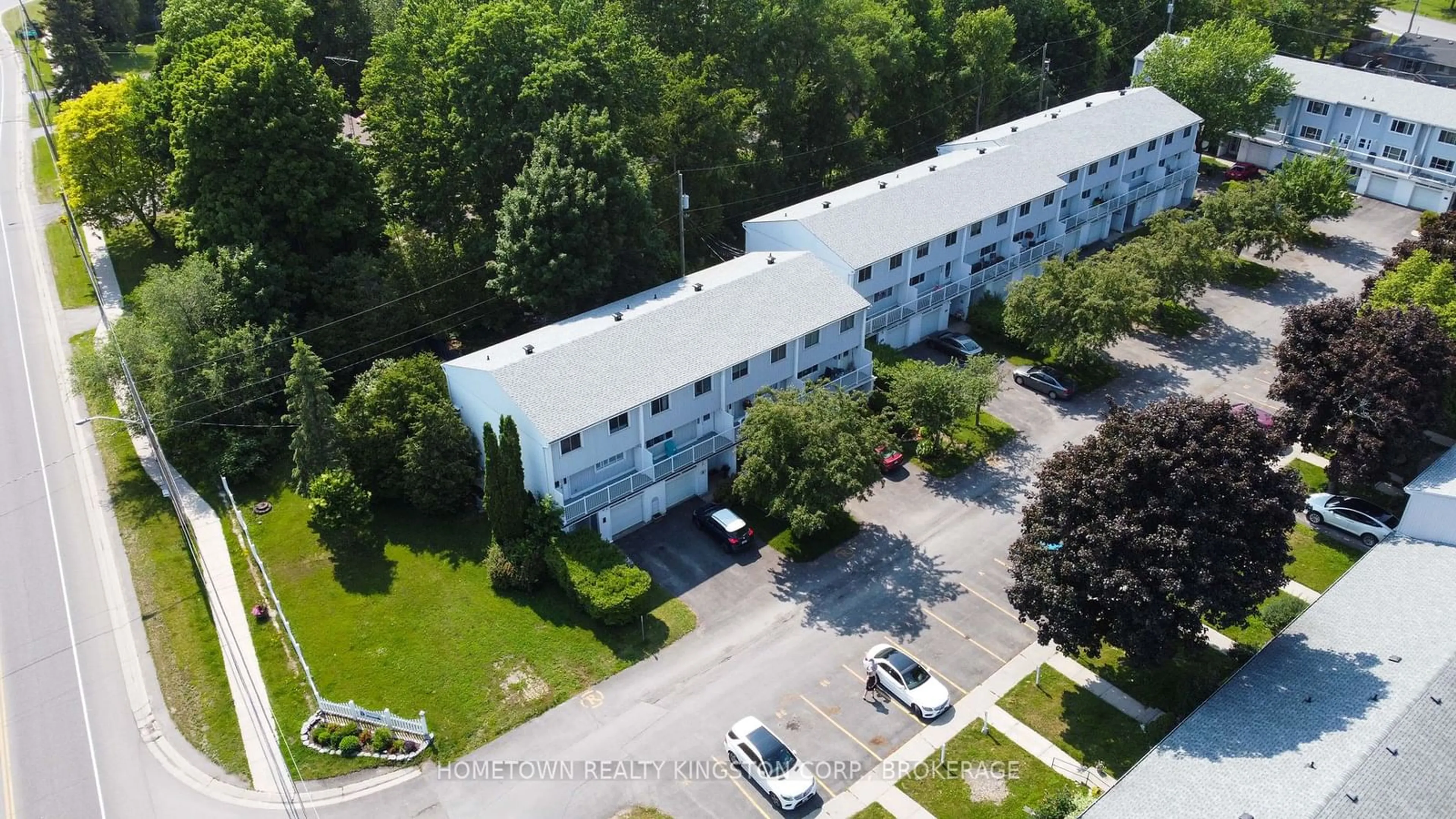 A pic from outside/outdoor area/front of a property/back of a property/a pic from drone, building for 4427 Bath Rd #6, Loyalist Ontario K7N 1A1