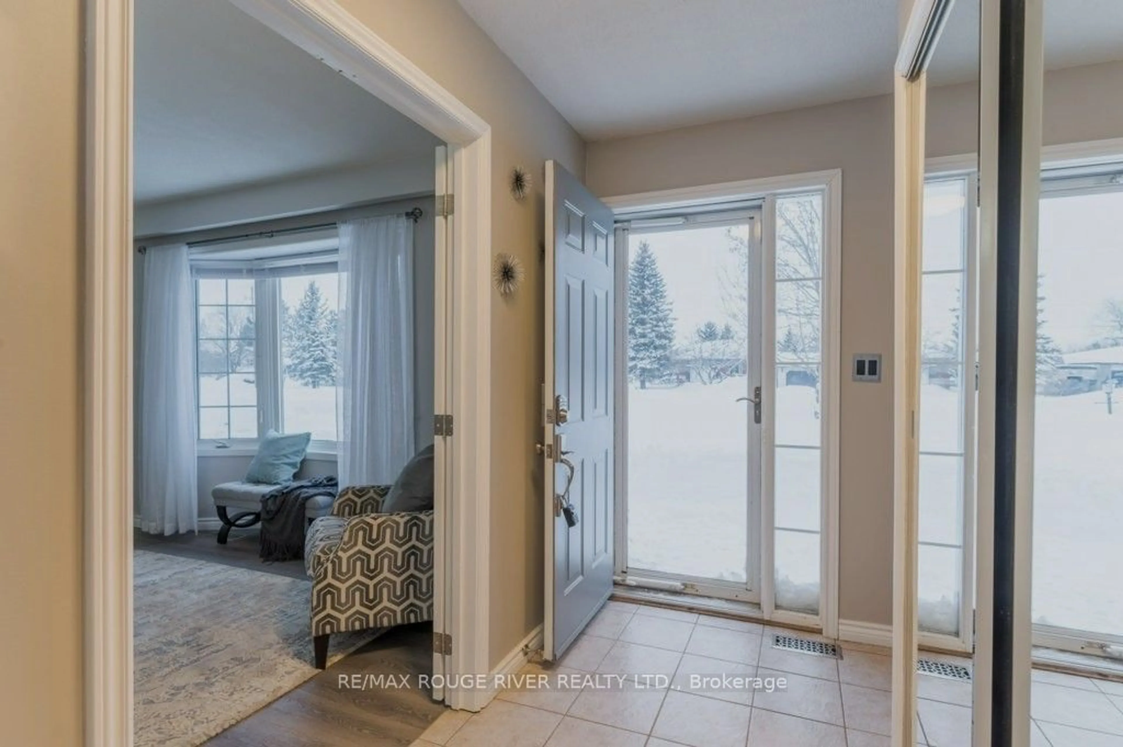 Indoor entryway for 5 Woodfield St, Kawartha Lakes Ontario L0A 1A0