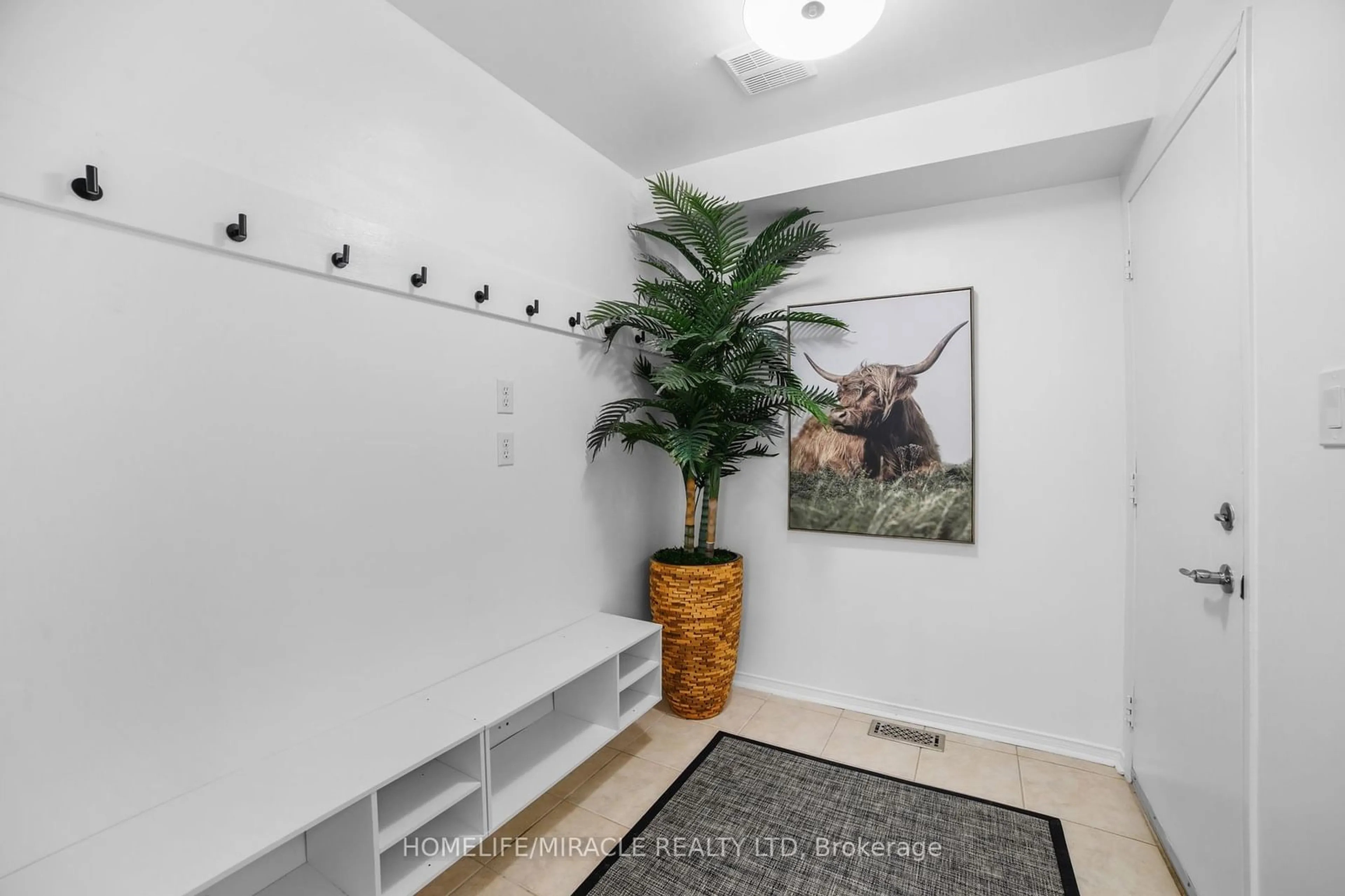 Indoor entryway for 139 Langlaw Dr, Cambridge Ontario N1P 1H9