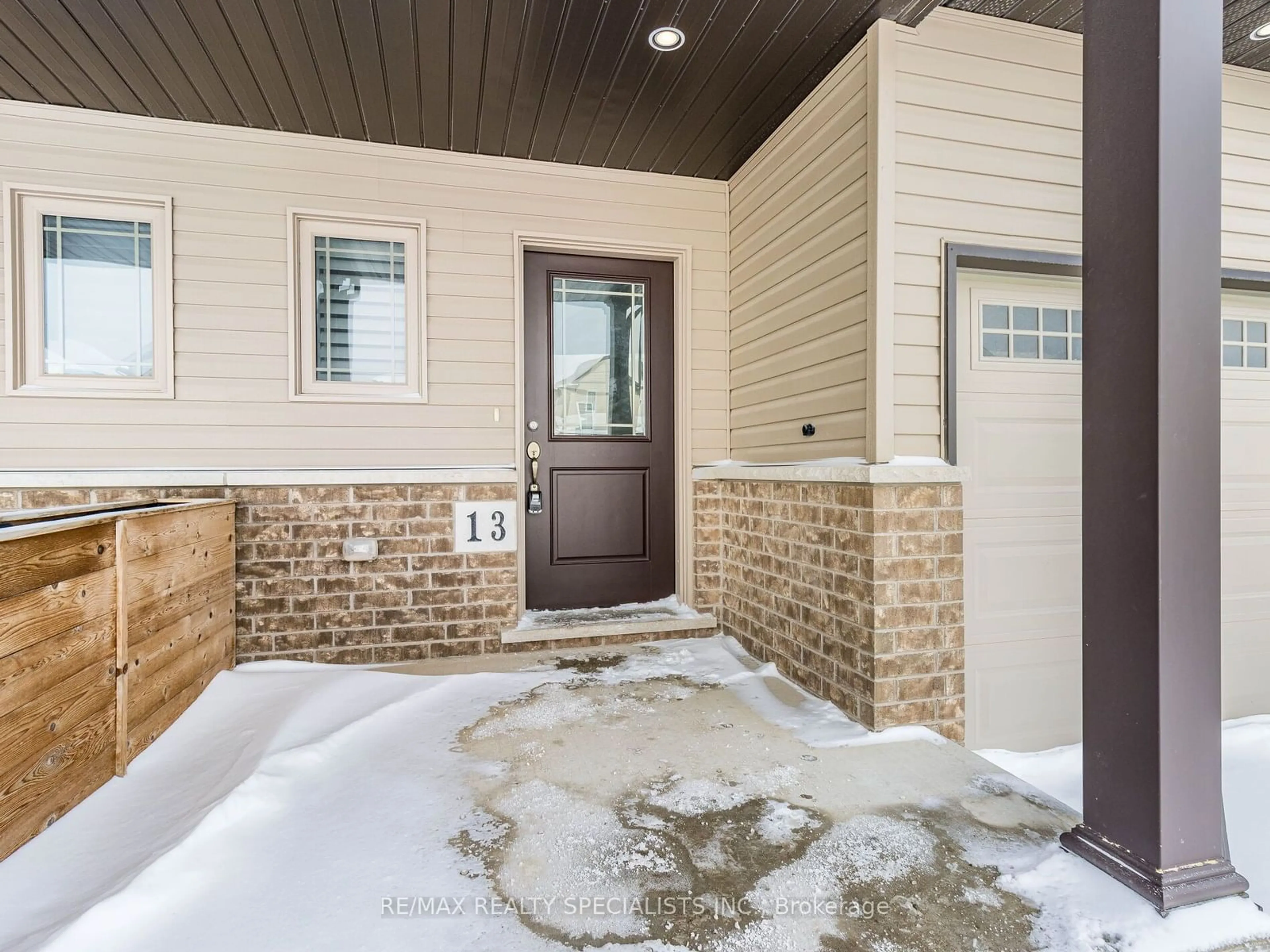 Indoor entryway for 13 HARMONY Way, Thorold Ontario L2V 0H1