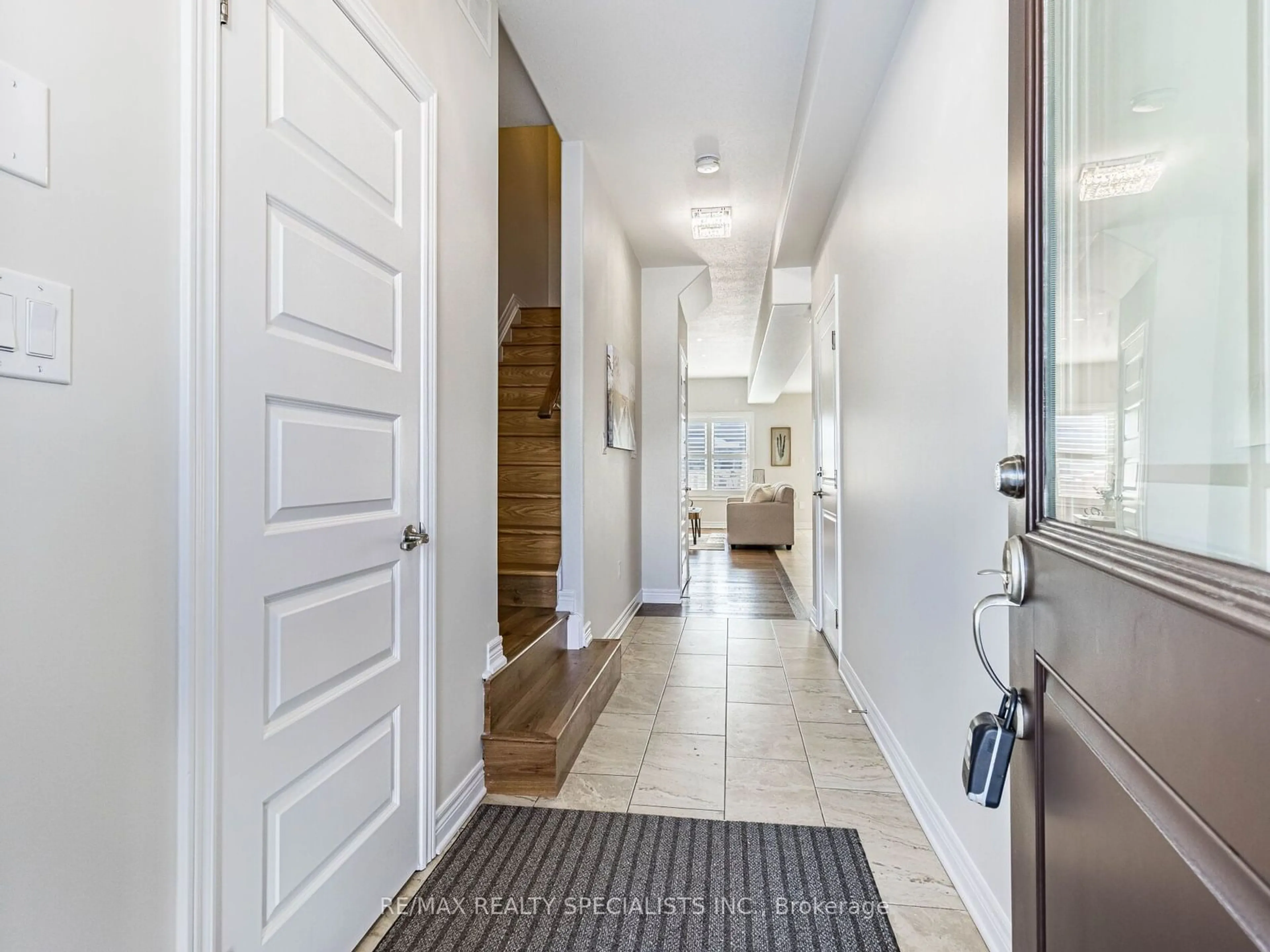 Indoor entryway for 13 HARMONY Way, Thorold Ontario L2V 0H1