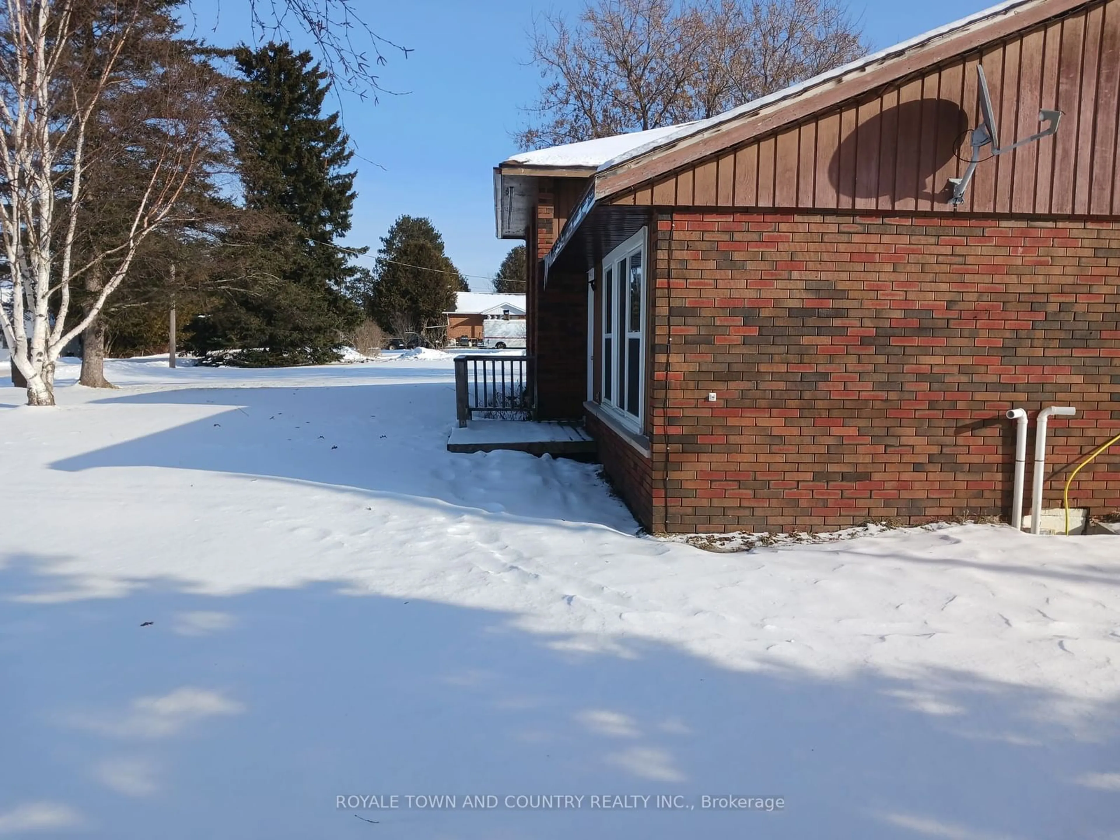 A pic from outside/outdoor area/front of a property/back of a property/a pic from drone, street for 9 Fitzgerald St, Hastings Highlands Ontario K0L 2S0