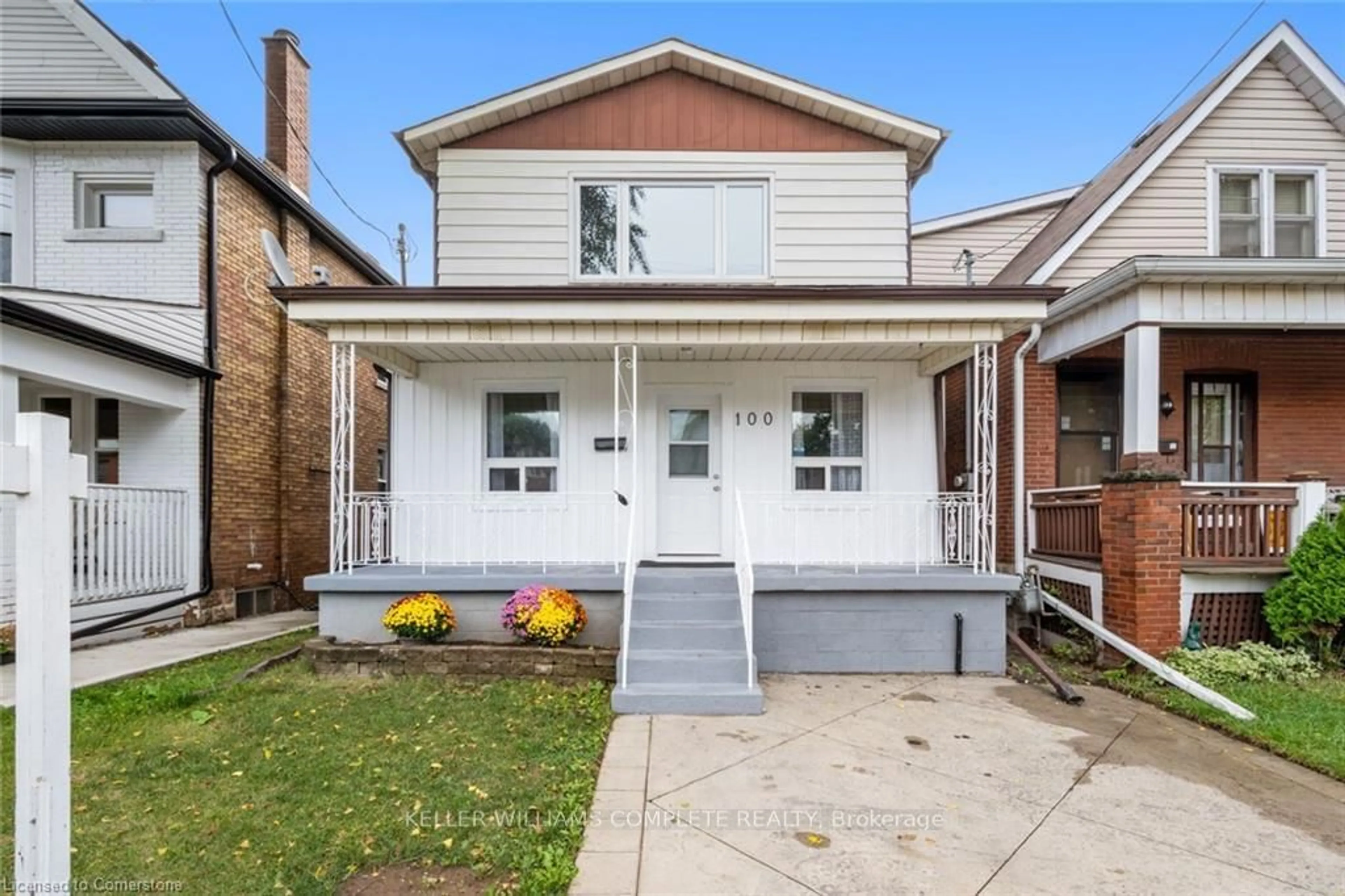 Home with brick exterior material, street for 100 Park Row, Hamilton Ontario L8H 4E6