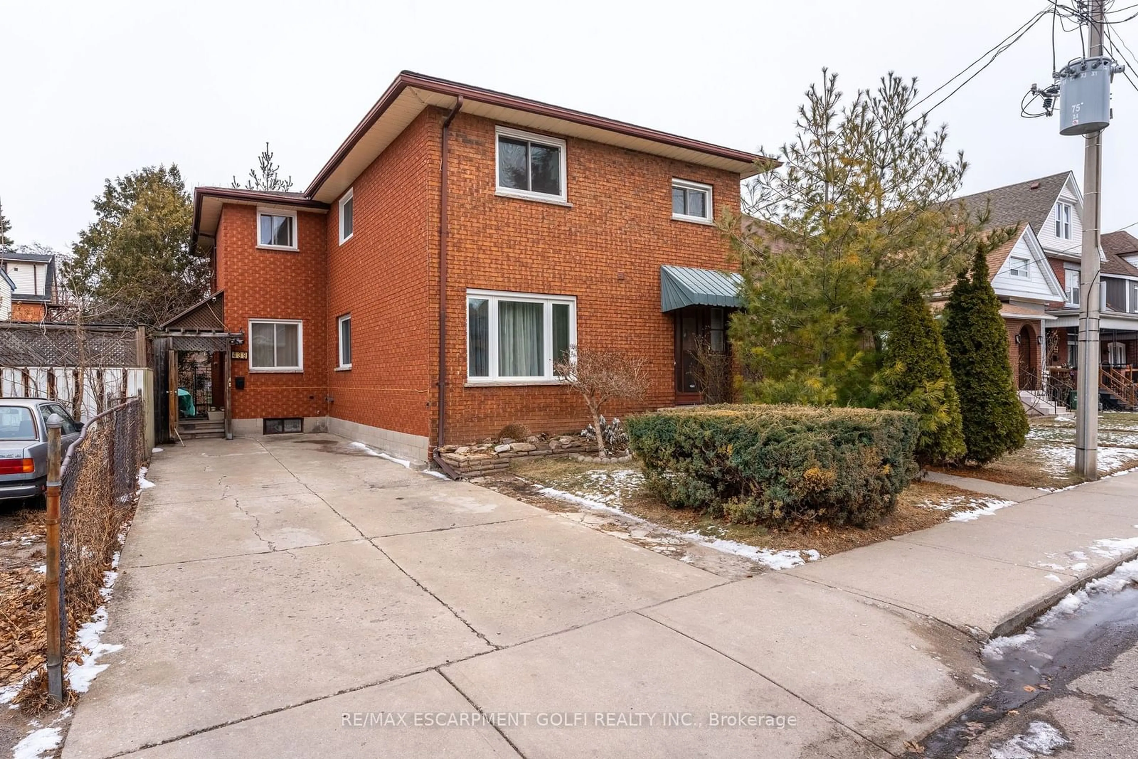 Home with brick exterior material, street for 439 KING WILLIAM St, Hamilton Ontario L8L 1R1