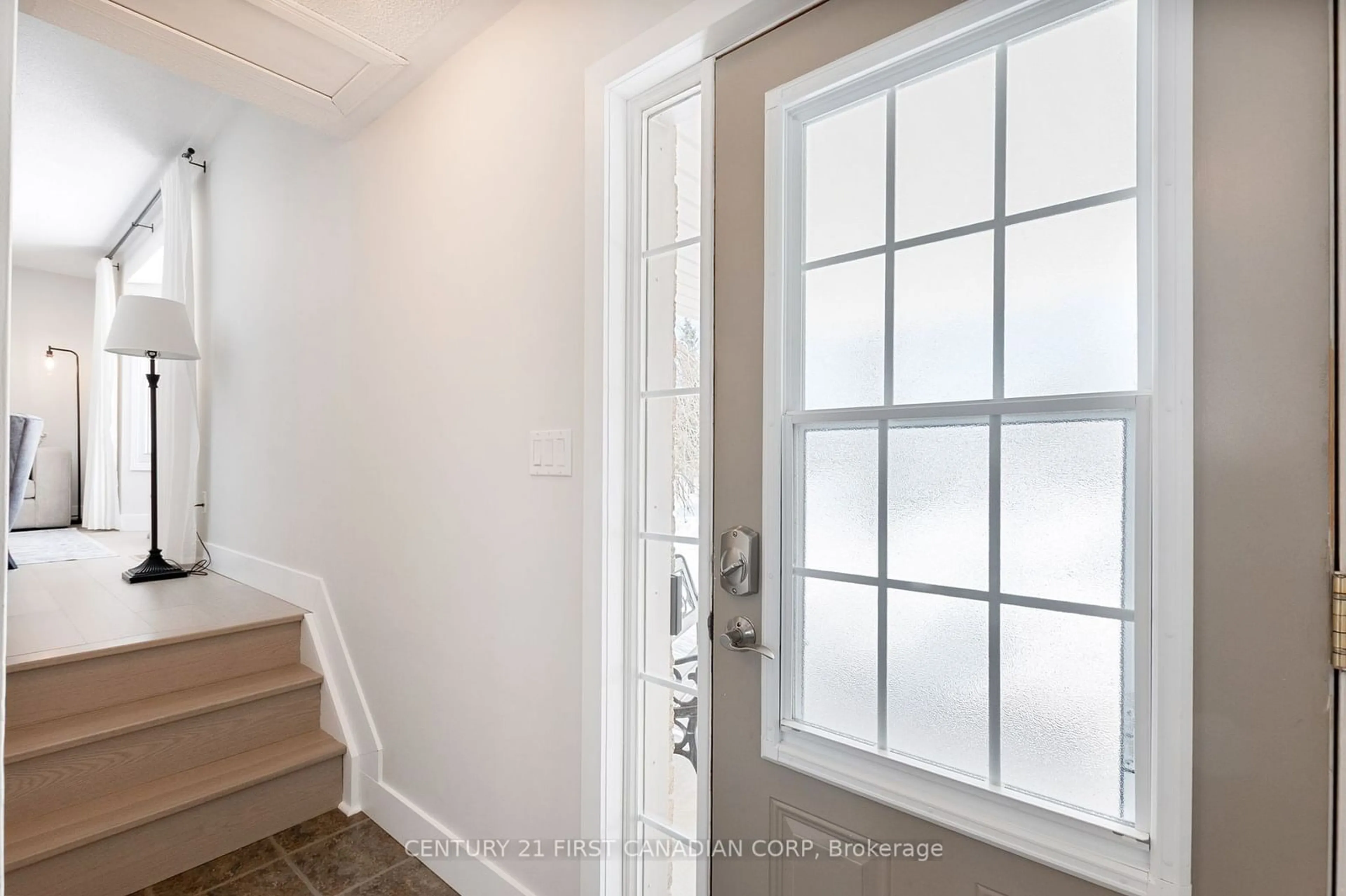 Indoor entryway for 79 Dufferin St, Aylmer Ontario N5H 2L9