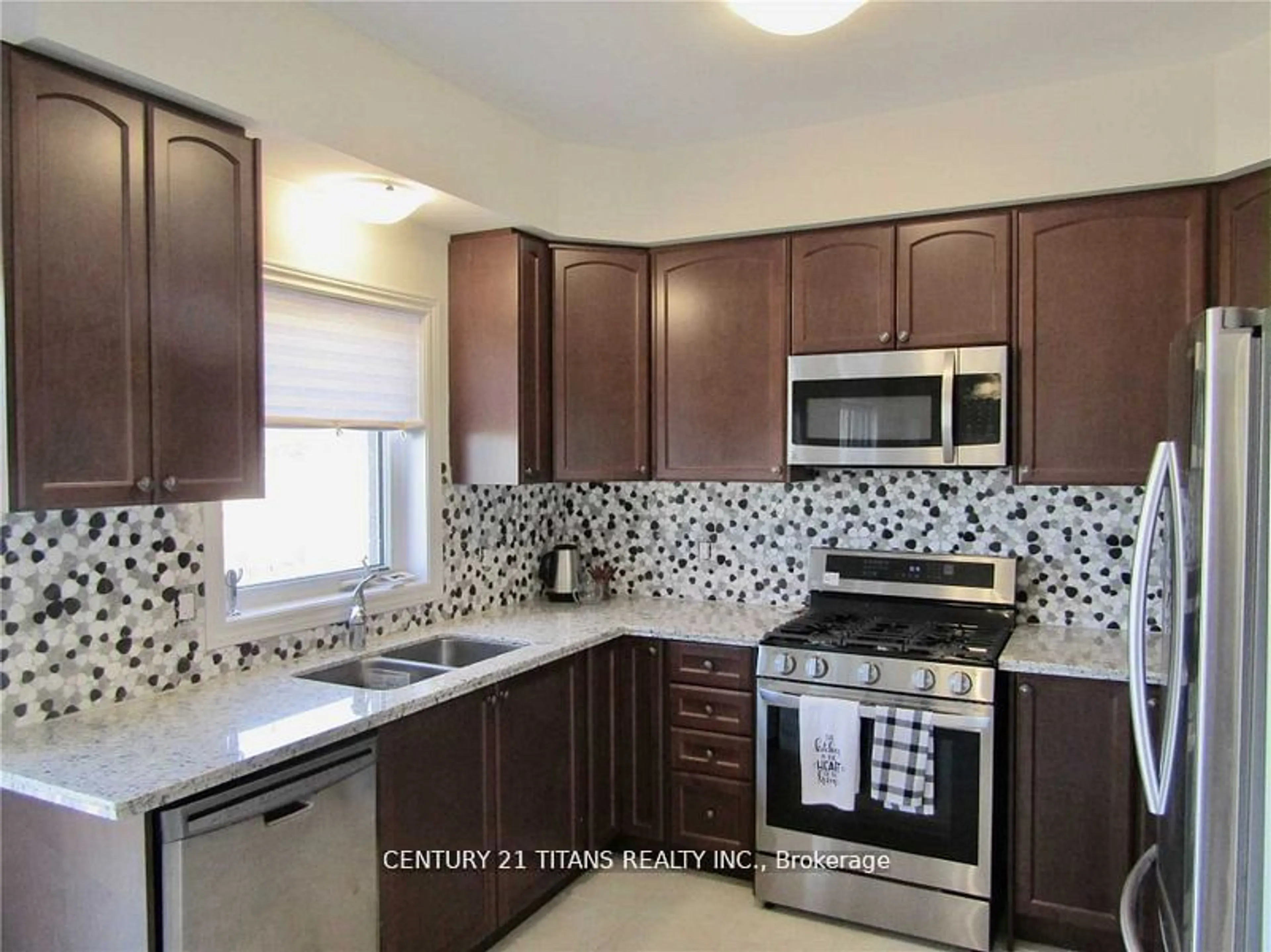 Standard kitchen, ceramic/tile floor for 28 Scenic Ridge Gate, Brant Ontario N3L 0K4