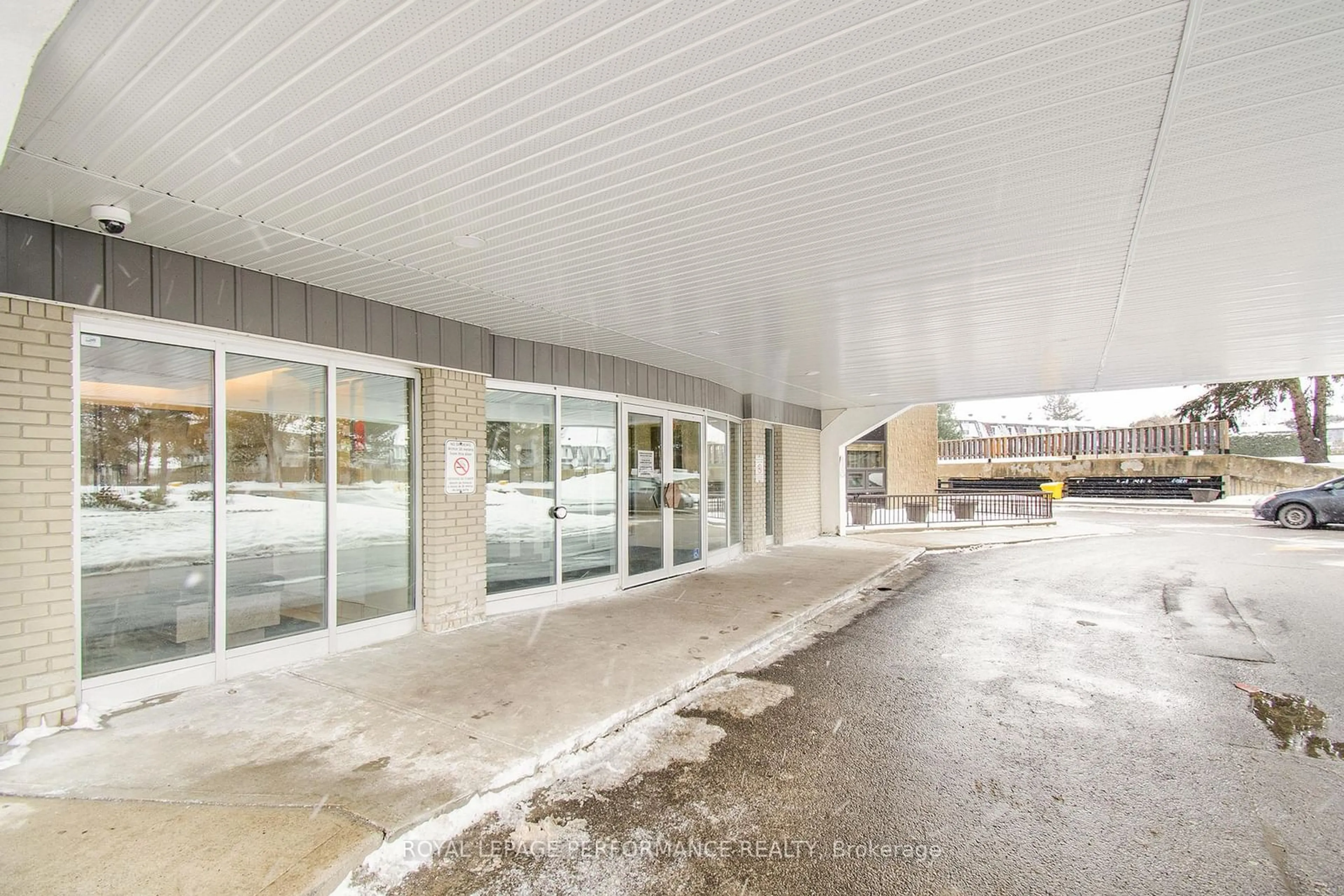 Indoor foyer for 900 Dynes Rd #2306, Mooneys Bay - Carleton Heights and Area Ontario K2C 3L6