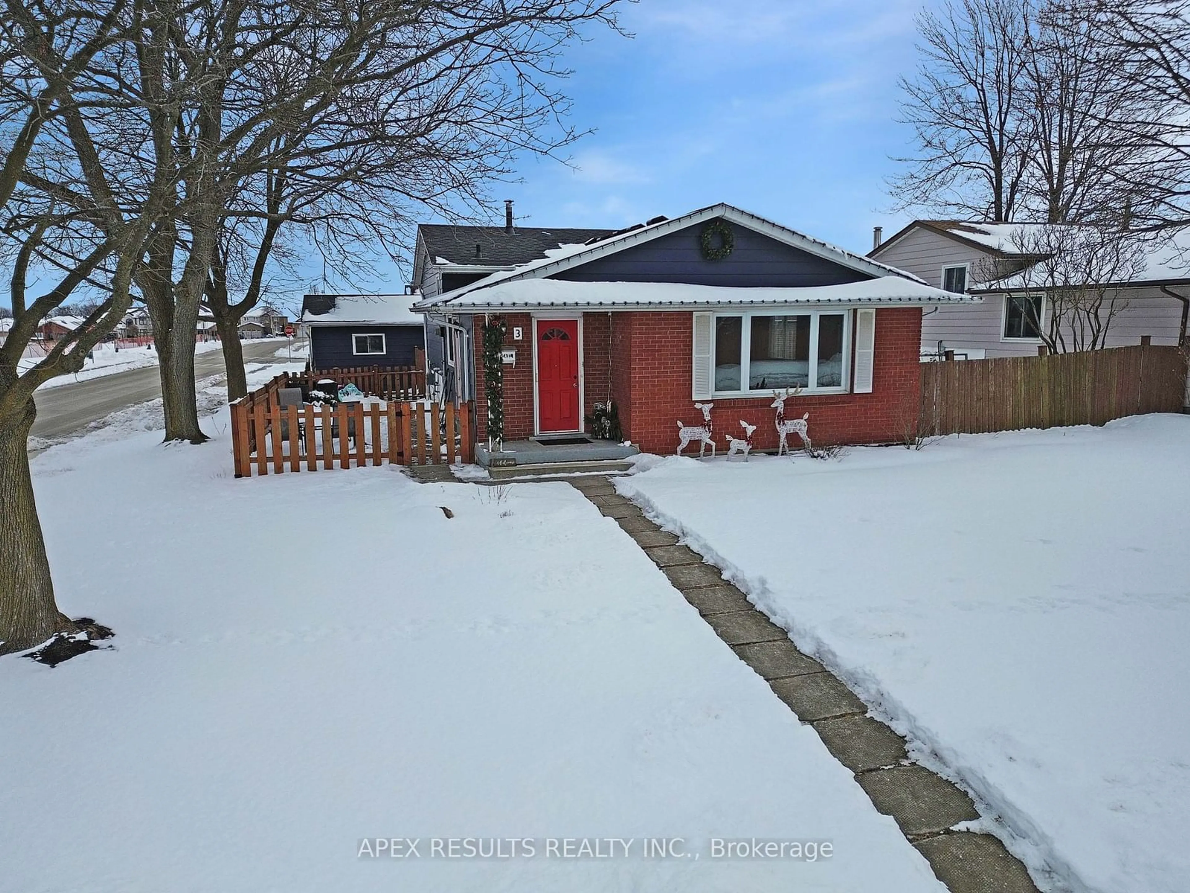 A pic from outside/outdoor area/front of a property/back of a property/a pic from drone, street for 3 Leduc St, Hamilton Ontario L8T 4S3