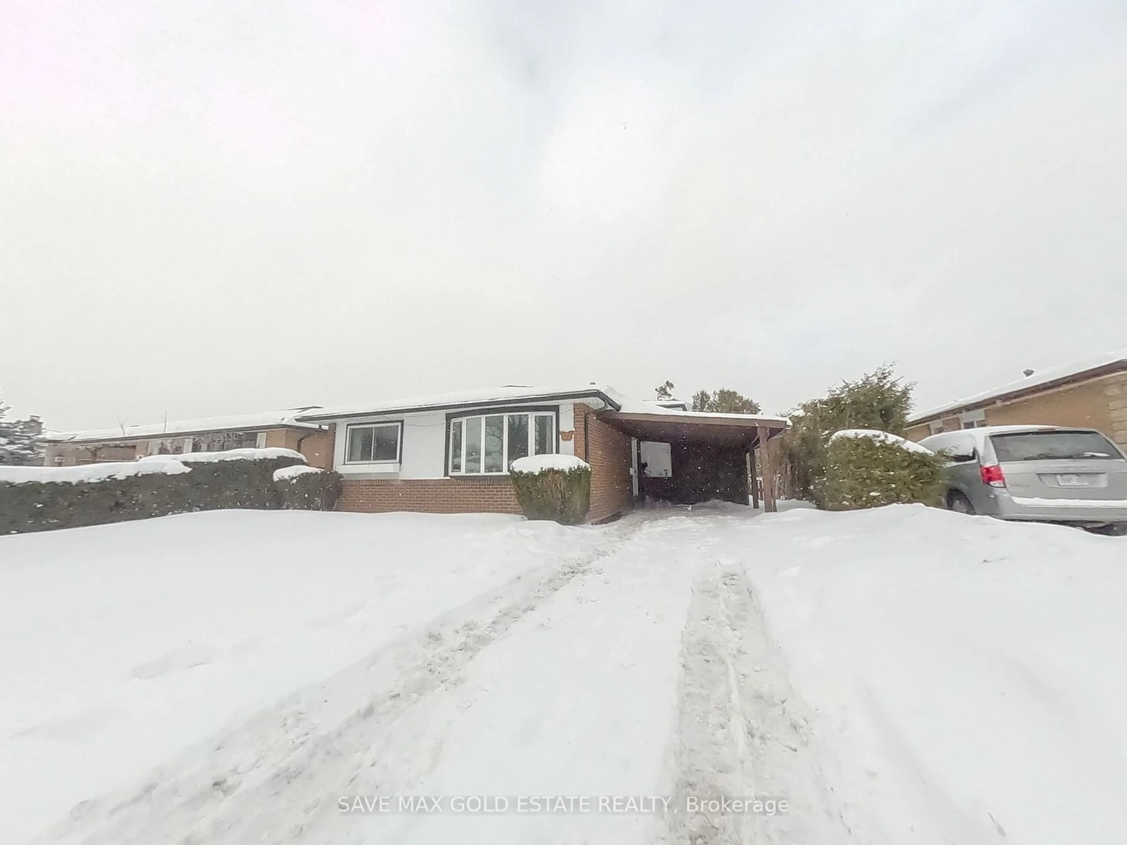 A pic from outside/outdoor area/front of a property/back of a property/a pic from drone, street for 122 Hazelglen Dr, Kitchener Ontario N2M 2E5