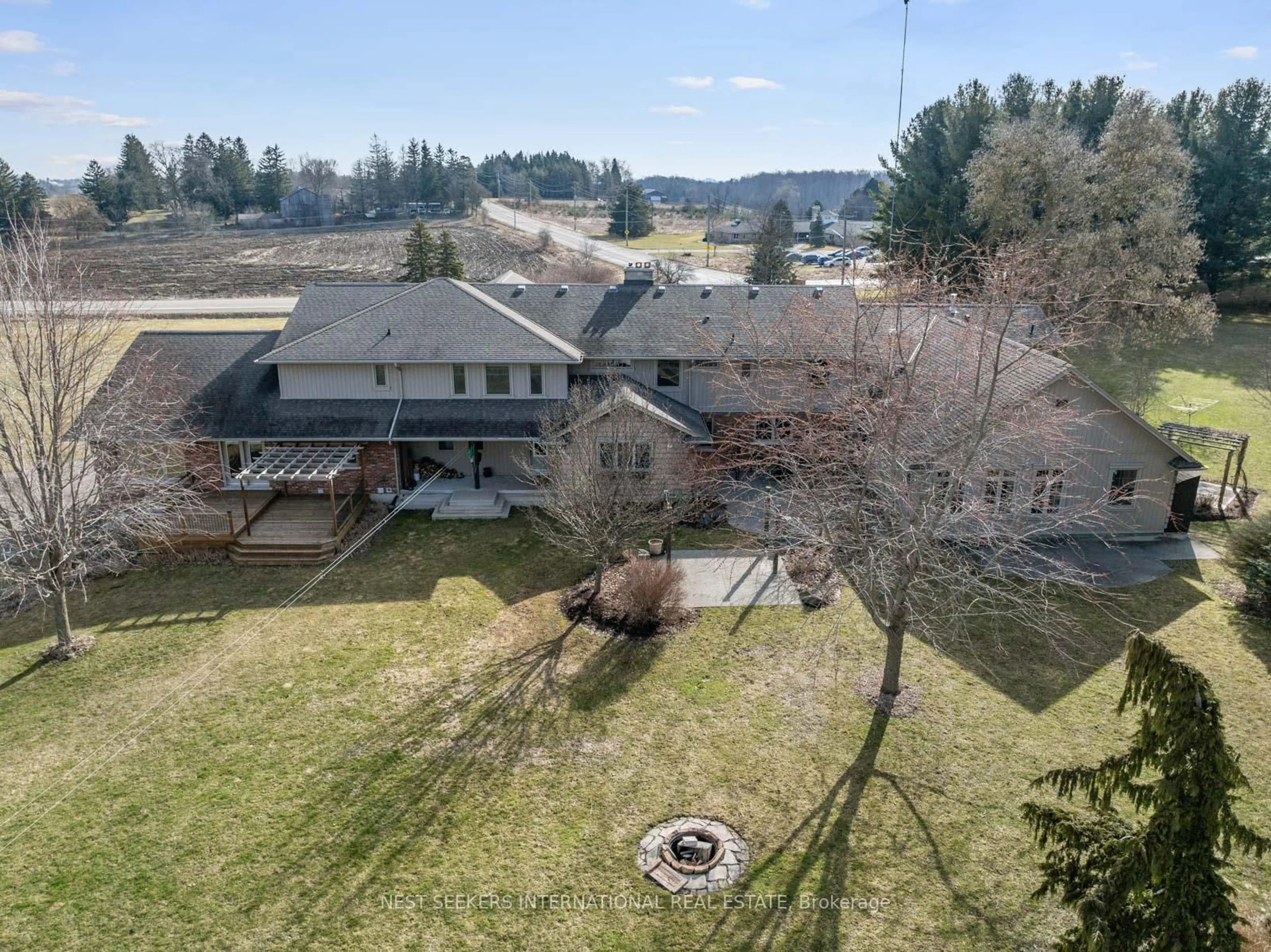 A pic from outside/outdoor area/front of a property/back of a property/a pic from drone, mountain view for 1830 Kressler Rd, Waterloo Ontario N2J 3Z4