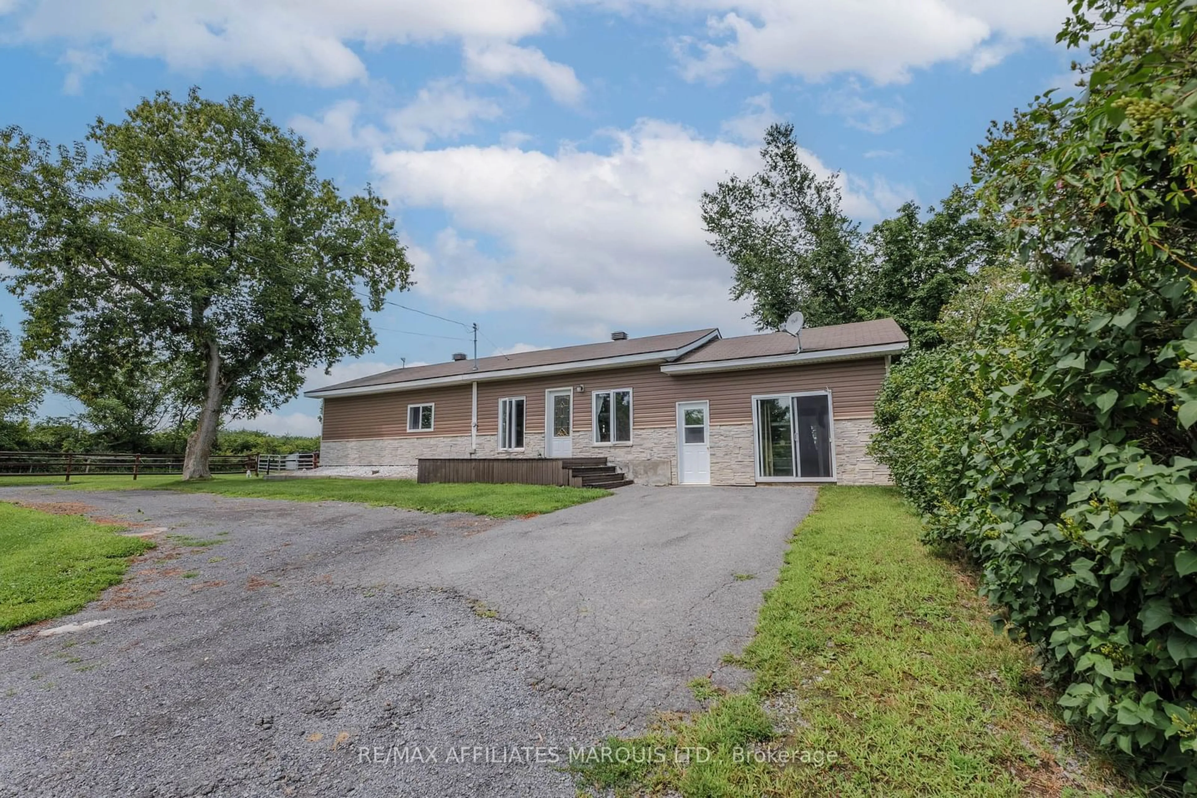 A pic from outside/outdoor area/front of a property/back of a property/a pic from drone, unknown for 20169 Beaupre Rd, South Glengarry Ontario K0C 1L0