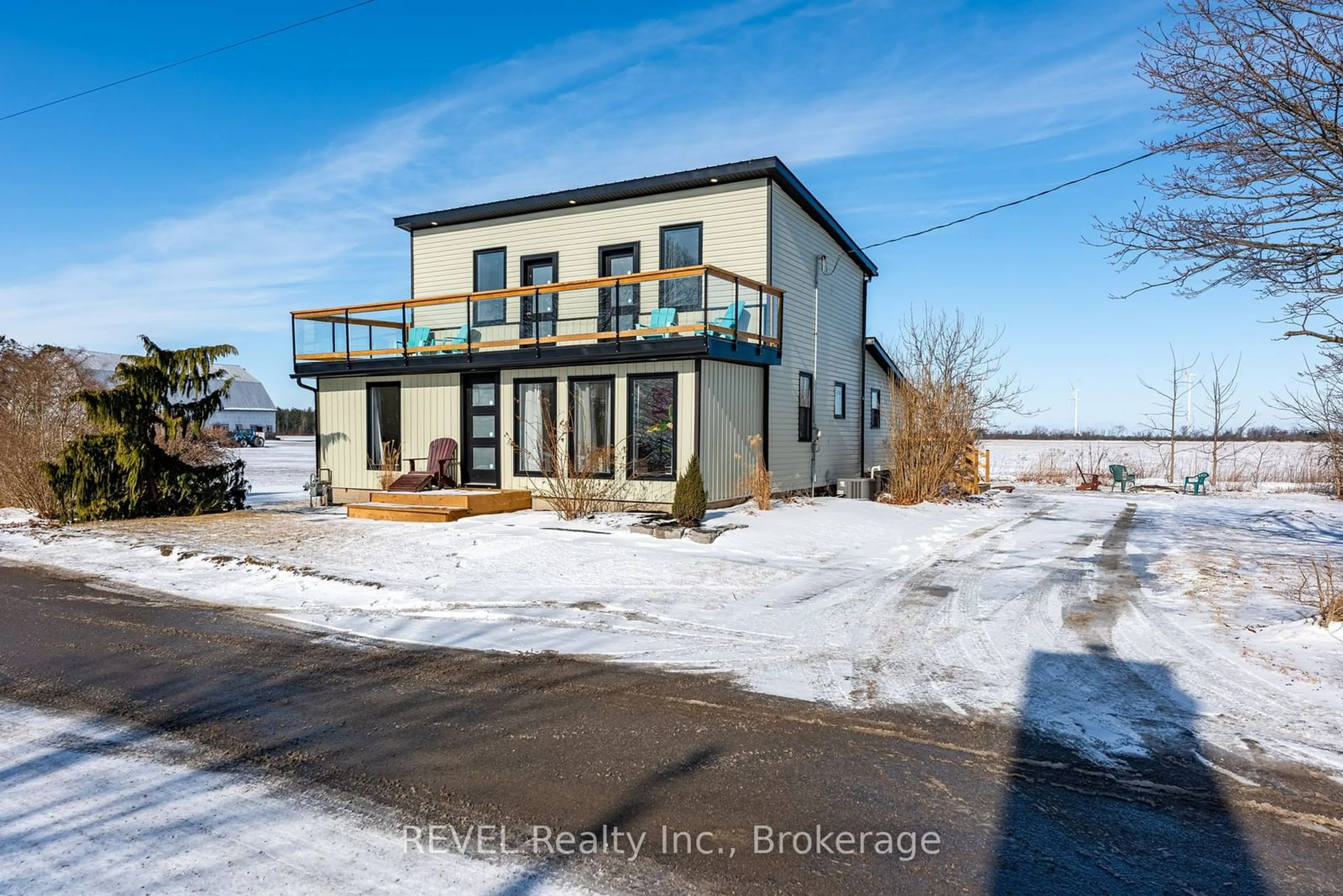 A pic from outside/outdoor area/front of a property/back of a property/a pic from drone, building for 80 Lighthouse Dr, Haldimand Ontario N1A 2W6