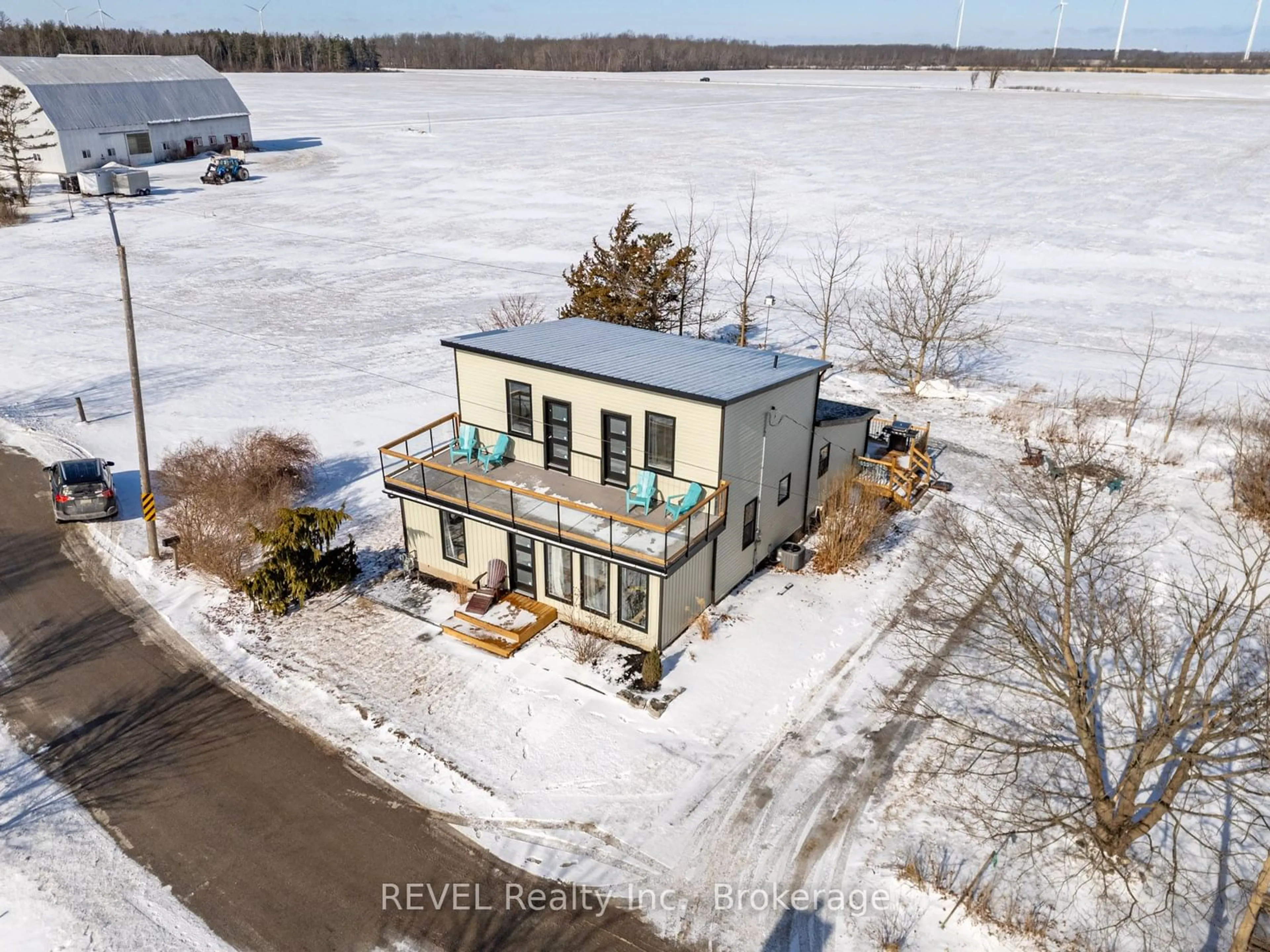 A pic from outside/outdoor area/front of a property/back of a property/a pic from drone, water/lake/river/ocean view for 80 Lighthouse Dr, Haldimand Ontario N1A 2W6