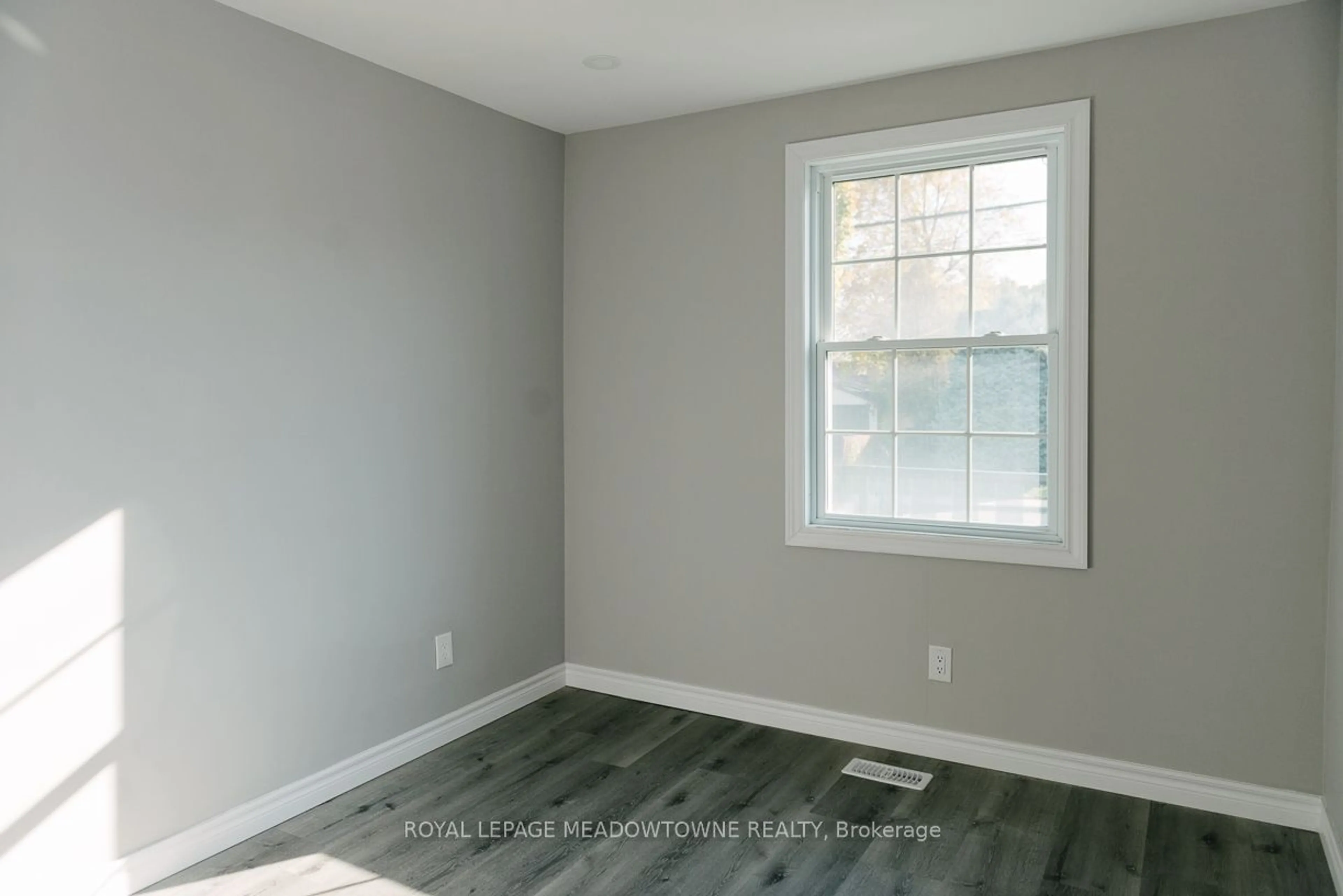 A pic of a room for 673 Knox Ave, Hamilton Ontario L8H 6K4