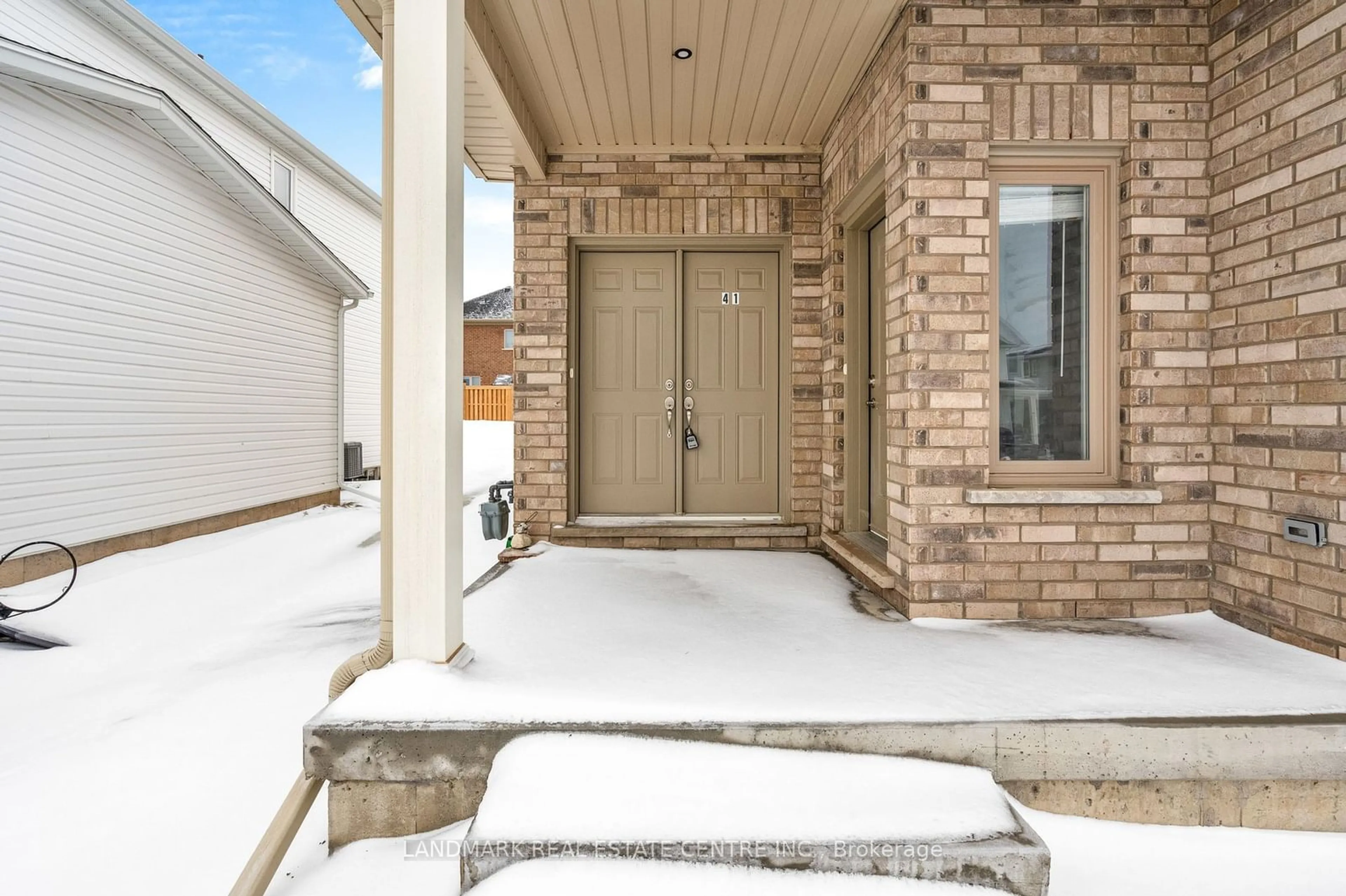 Indoor entryway for 41 Autumn Ave, Thorold Ontario L2V 0H2