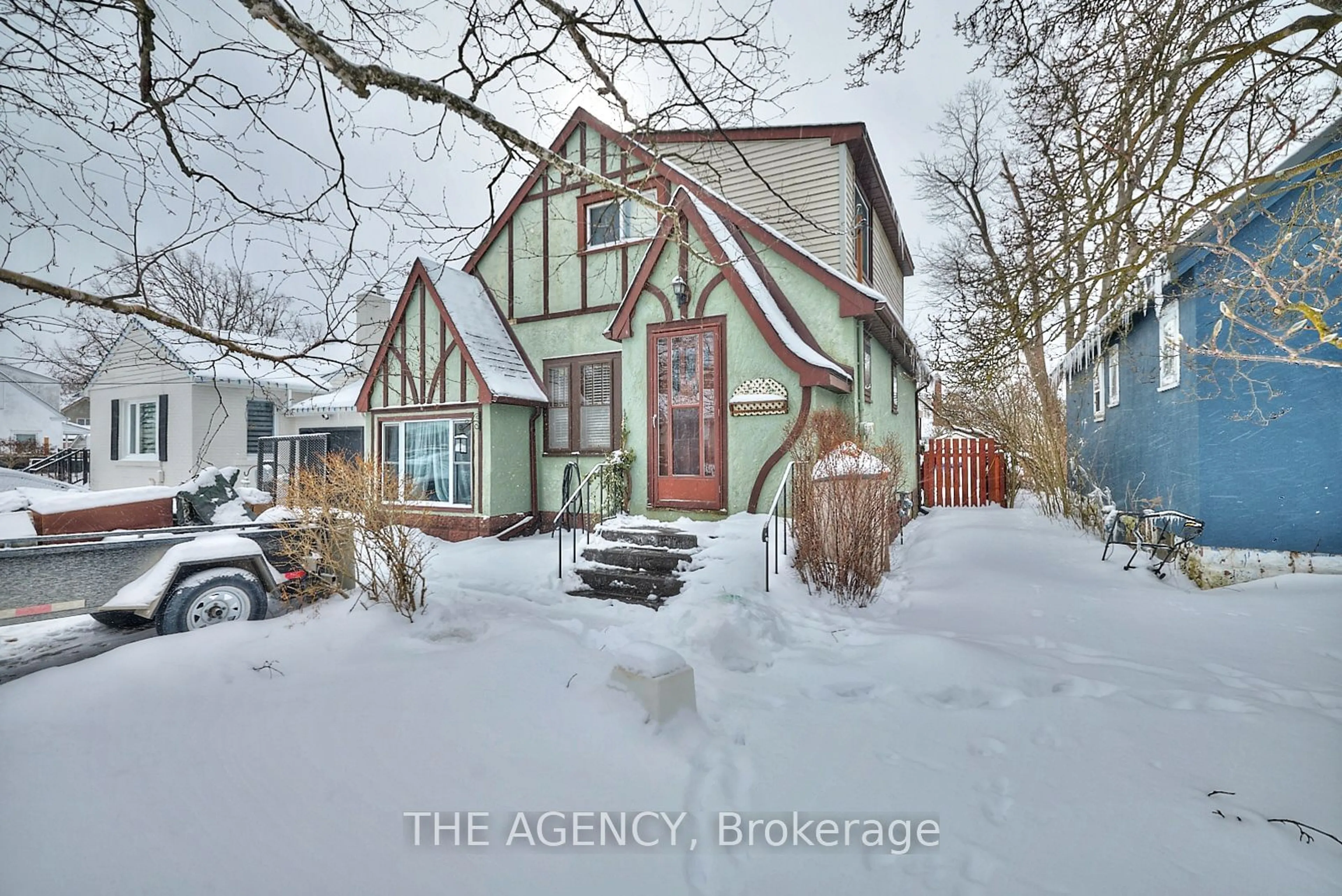 Unknown for 9 Wade St, Welland Ontario L3C 5H3