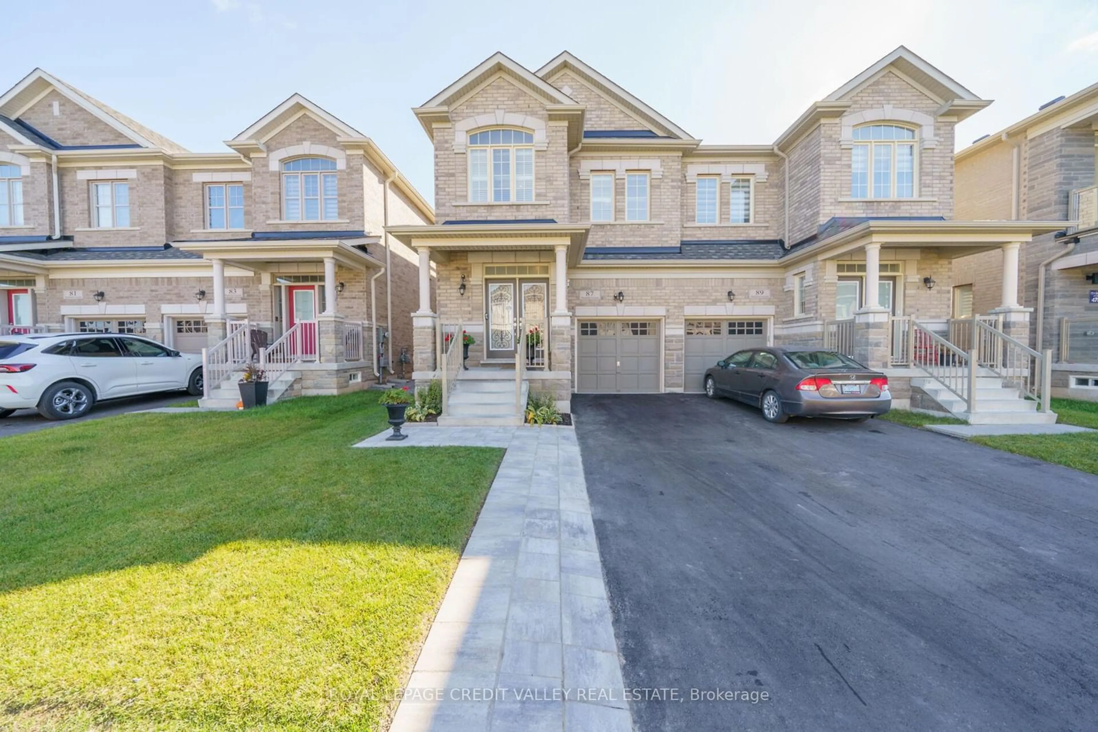 A pic from outside/outdoor area/front of a property/back of a property/a pic from drone, street for 87 Westfield Cres, Hamilton Ontario L8B 1X9