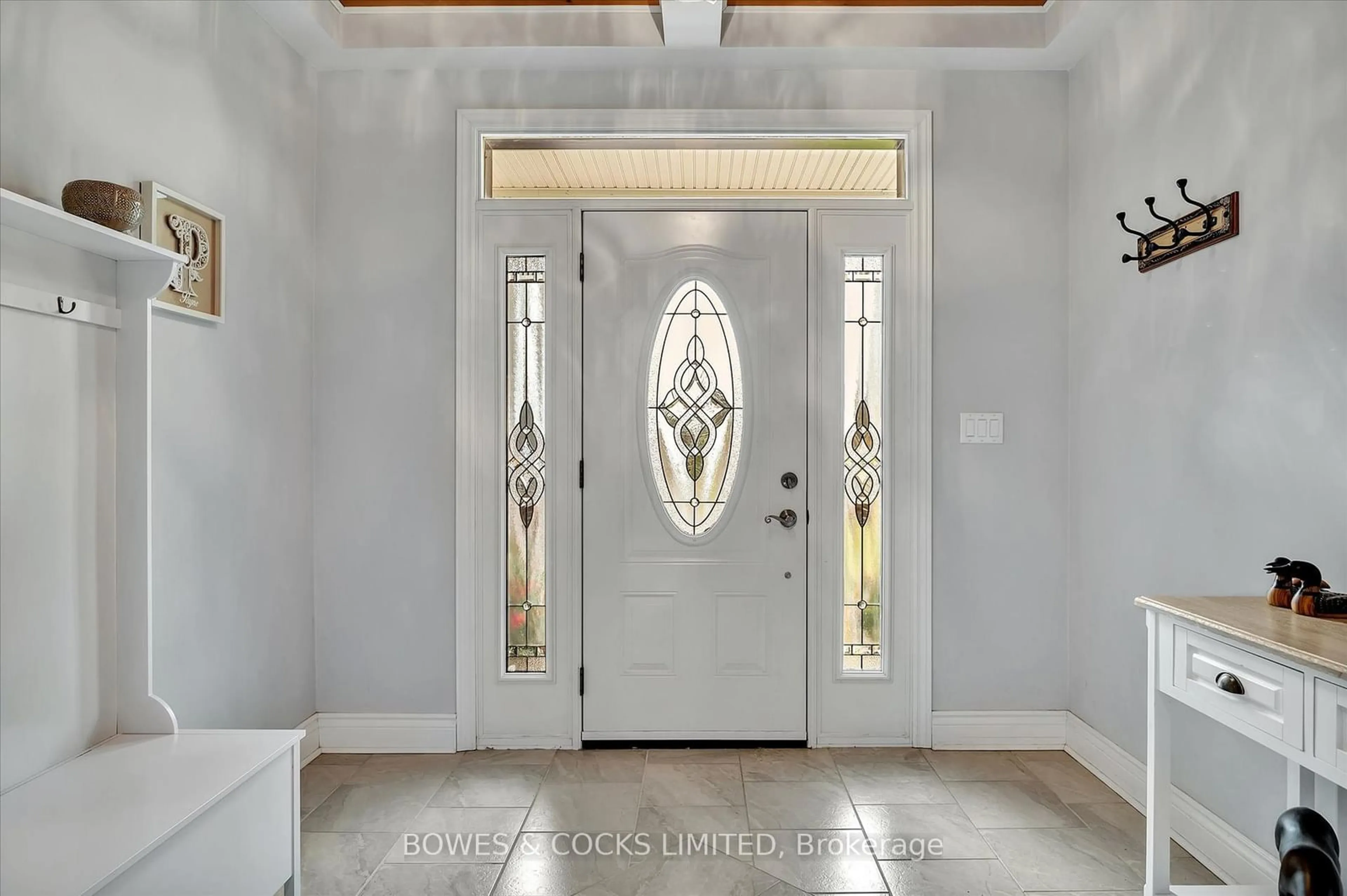 Indoor entryway for 9 Phillips Crt, Galway-Cavendish and Harvey Ontario K0L 2J0