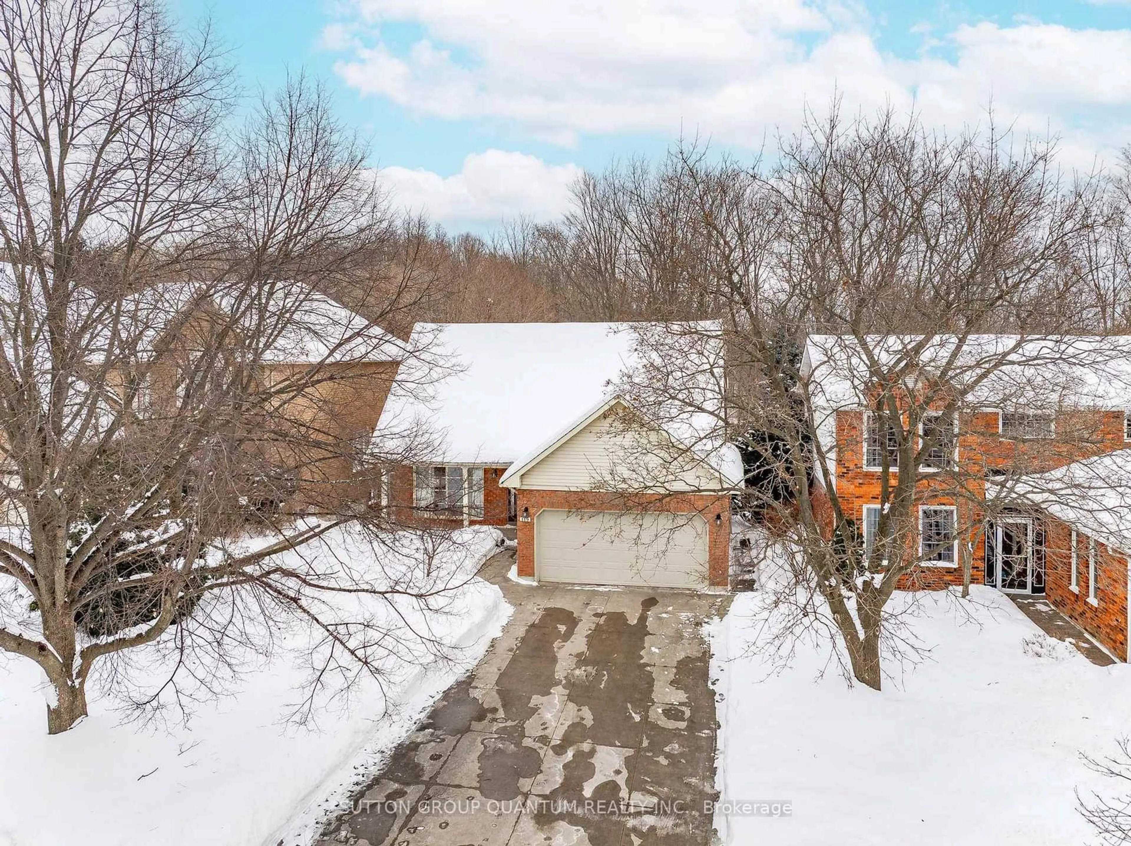 A pic from outside/outdoor area/front of a property/back of a property/a pic from drone, street for 119 Watsons Lane, Hamilton Ontario L9H 6K9