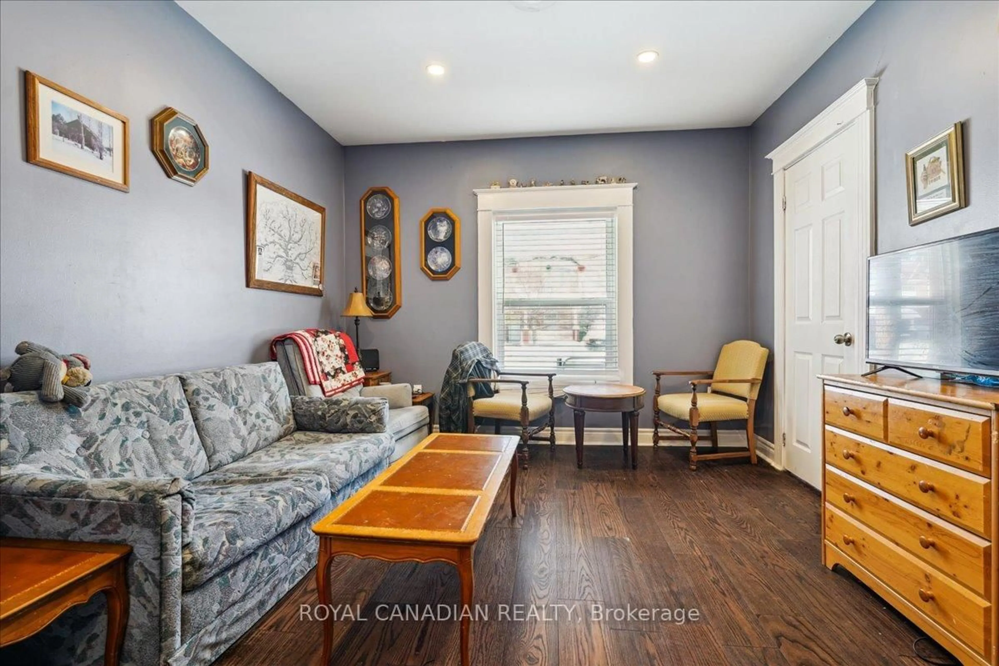 Living room with furniture, wood/laminate floor for 341 George St, Peterborough Ontario K9J 3C8