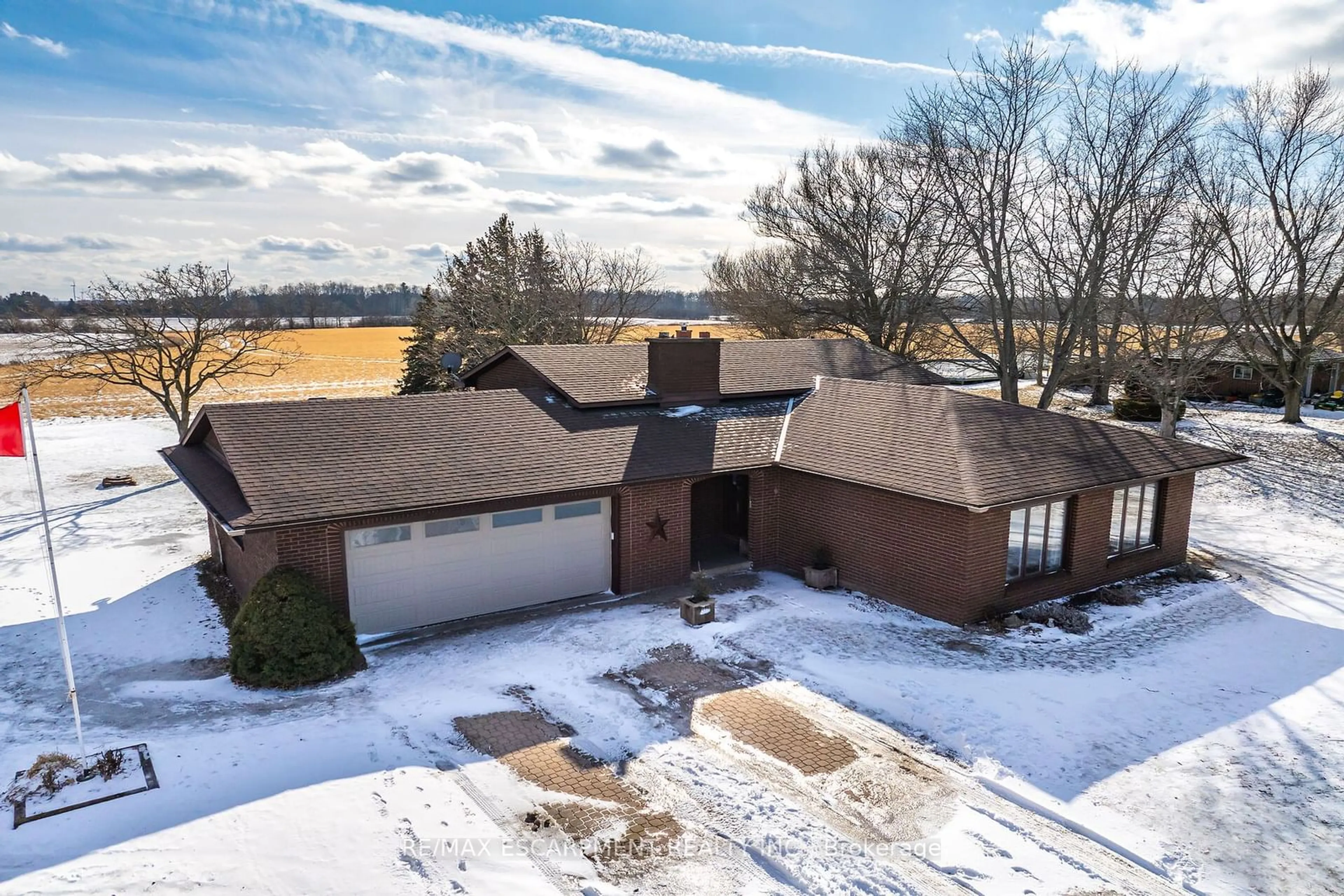 A pic from outside/outdoor area/front of a property/back of a property/a pic from drone, water/lake/river/ocean view for 25 MAIN Ave, Haldimand Ontario N0A 1G0