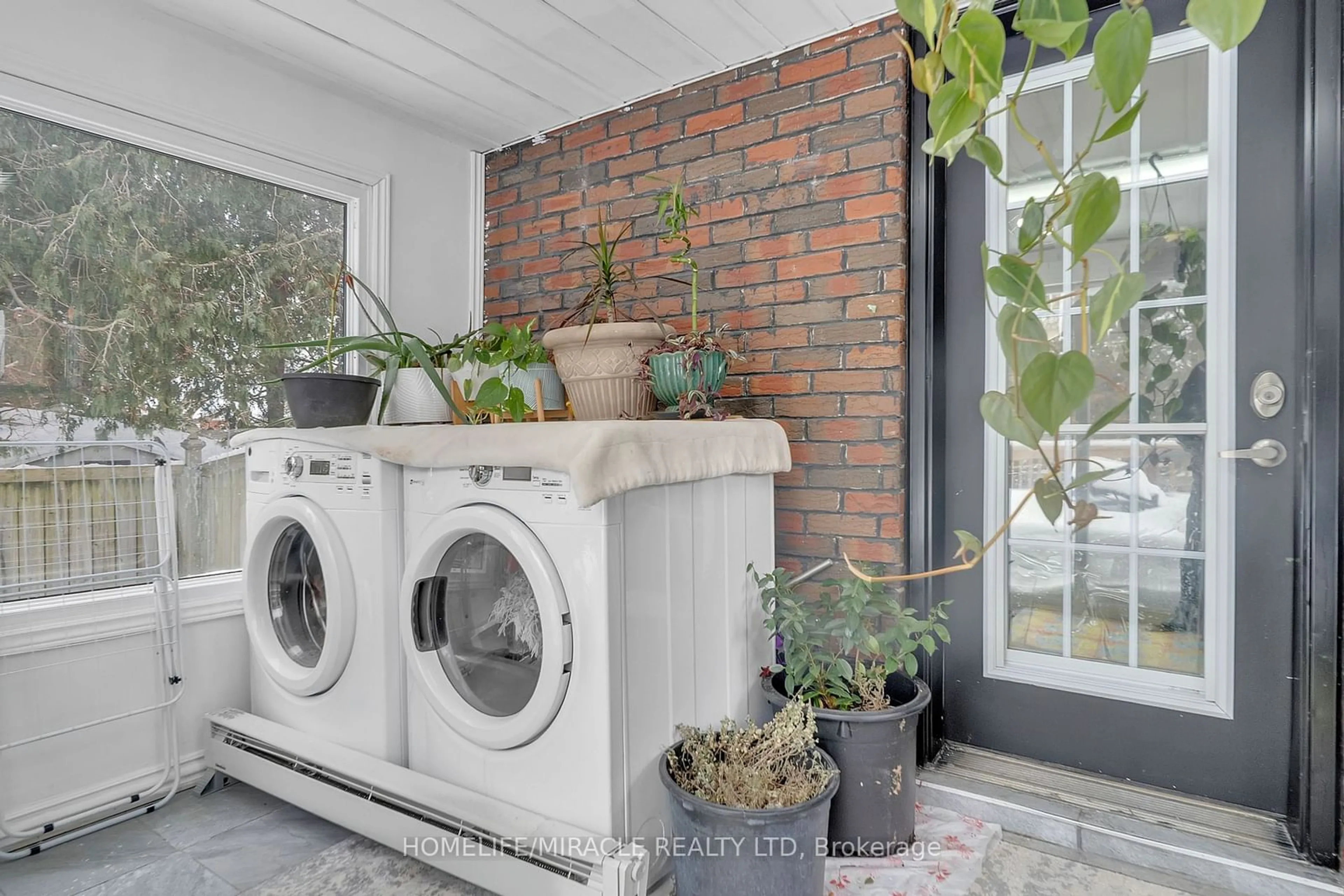 Laundry room for 4 Glendale Ave, London Ontario N6J 2H8