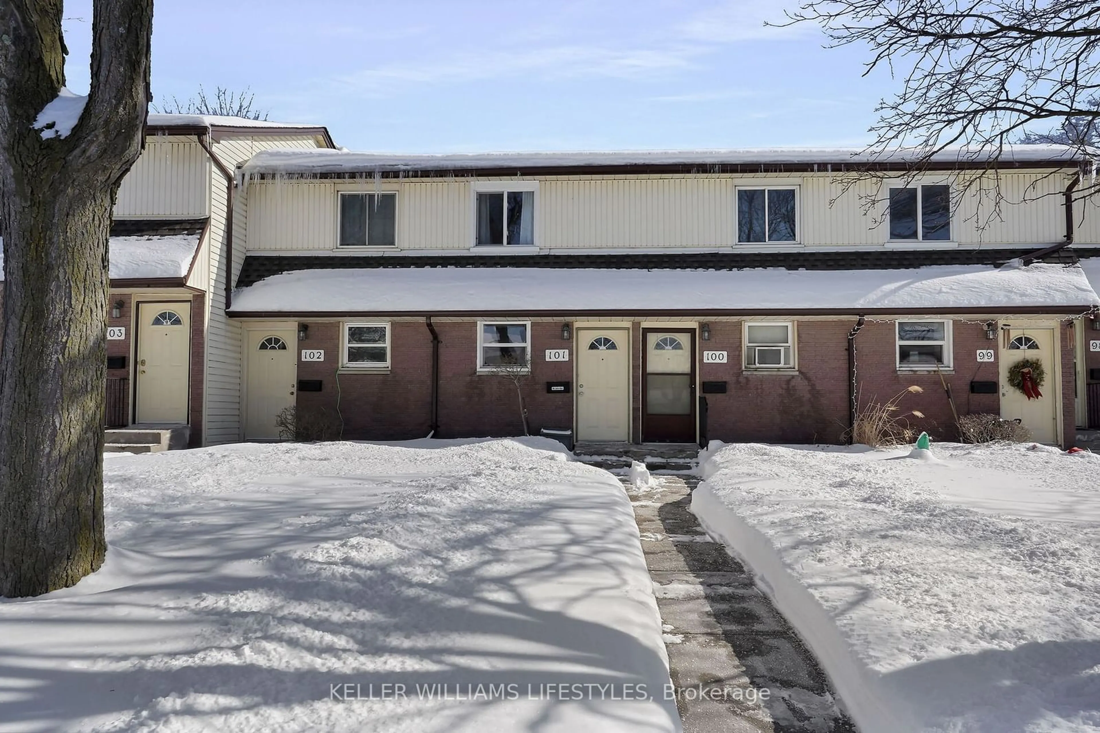 A pic from outside/outdoor area/front of a property/back of a property/a pic from drone, street for 1919 Trafalgar St #101, London Ontario N5V 1A1