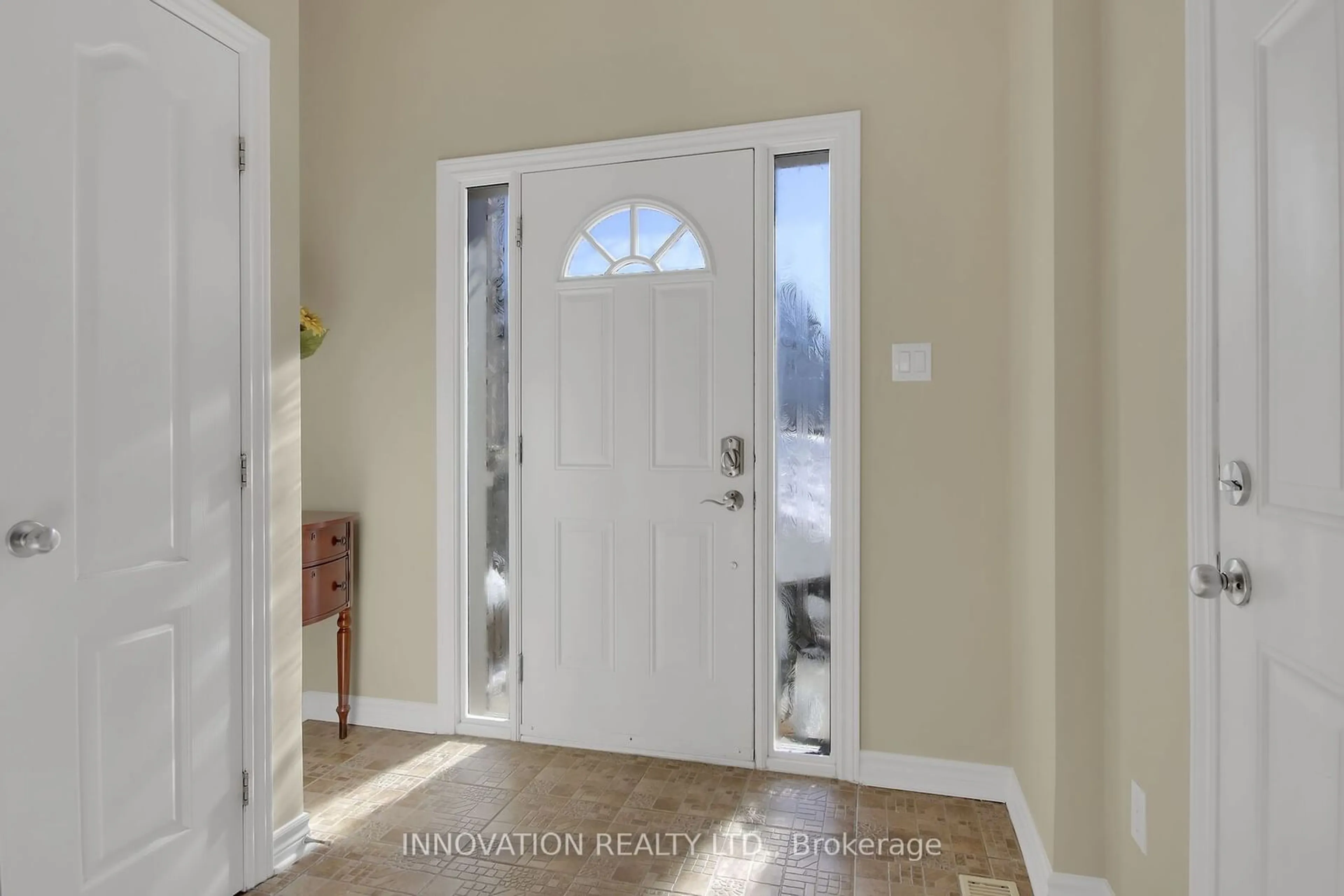 Indoor entryway for 1094 Northgraves Cres, Kanata Ontario K2M 0C6