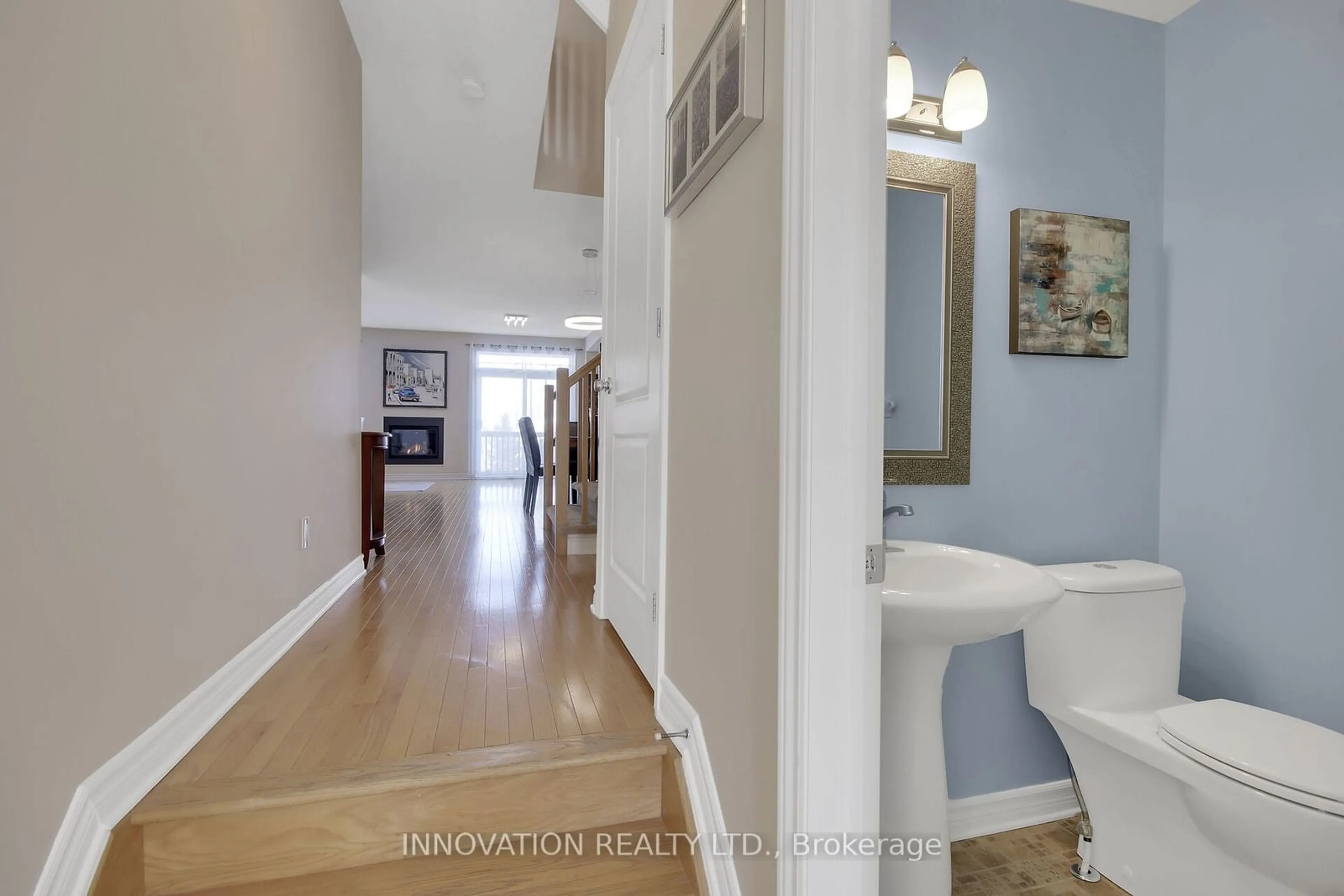 Indoor foyer for 1094 Northgraves Cres, Kanata Ontario K2M 0C6