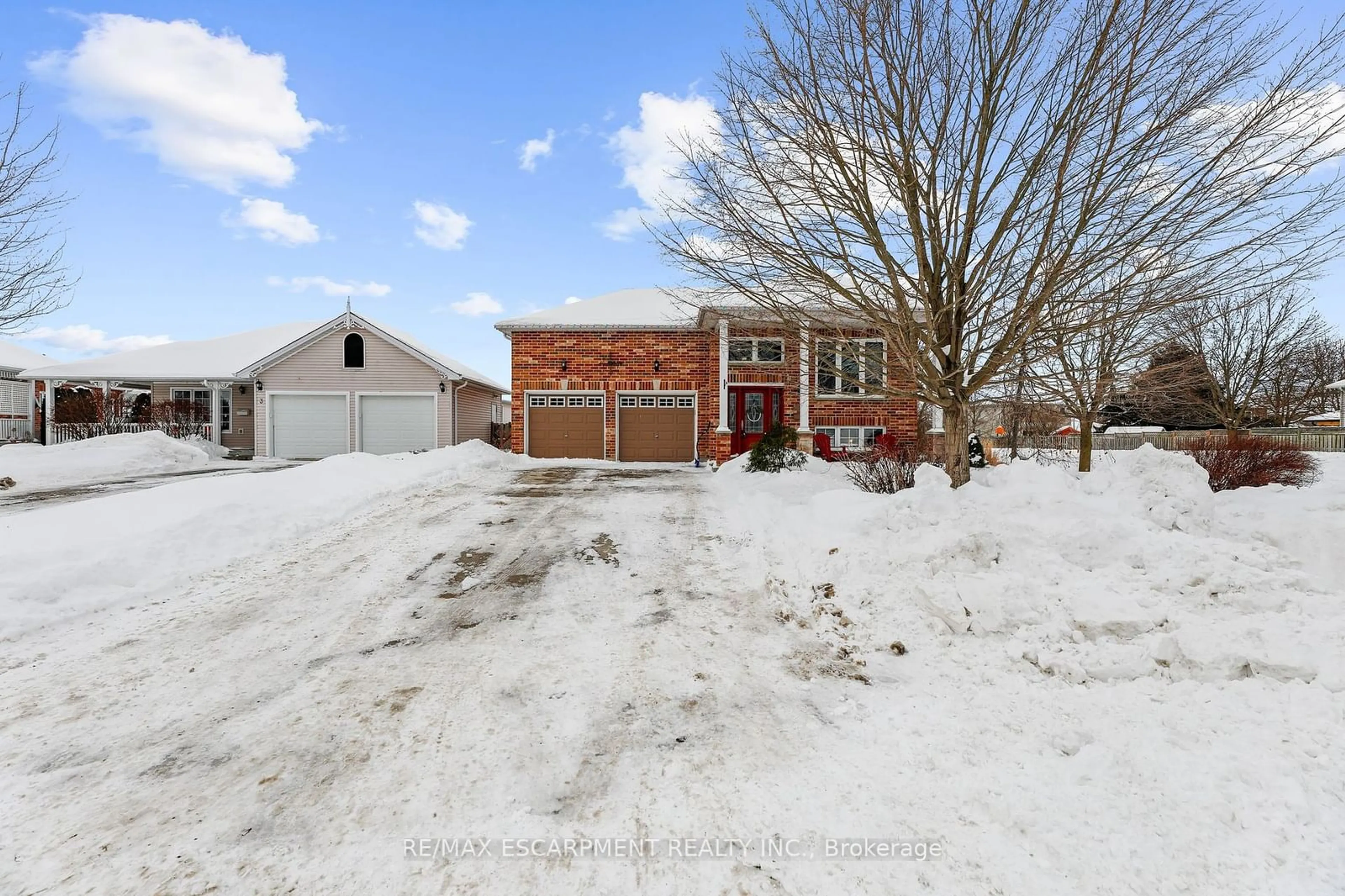 A pic from outside/outdoor area/front of a property/back of a property/a pic from drone, street for 1 BEYNON Crt, Ingersoll Ontario N5C 4G3