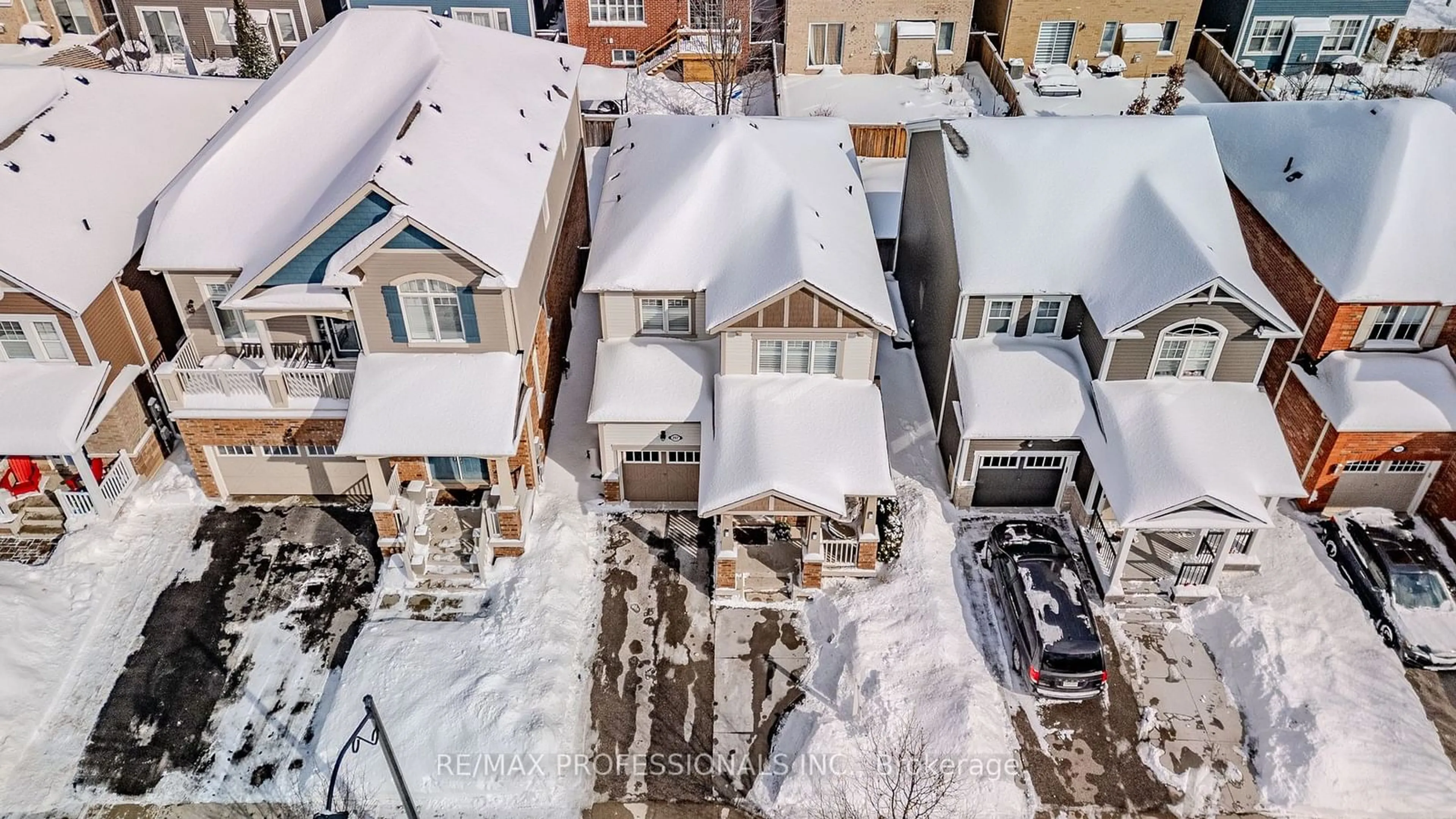 A pic from outside/outdoor area/front of a property/back of a property/a pic from drone, street for 297 Fellowes Cres, Hamilton Ontario L0R 2H3