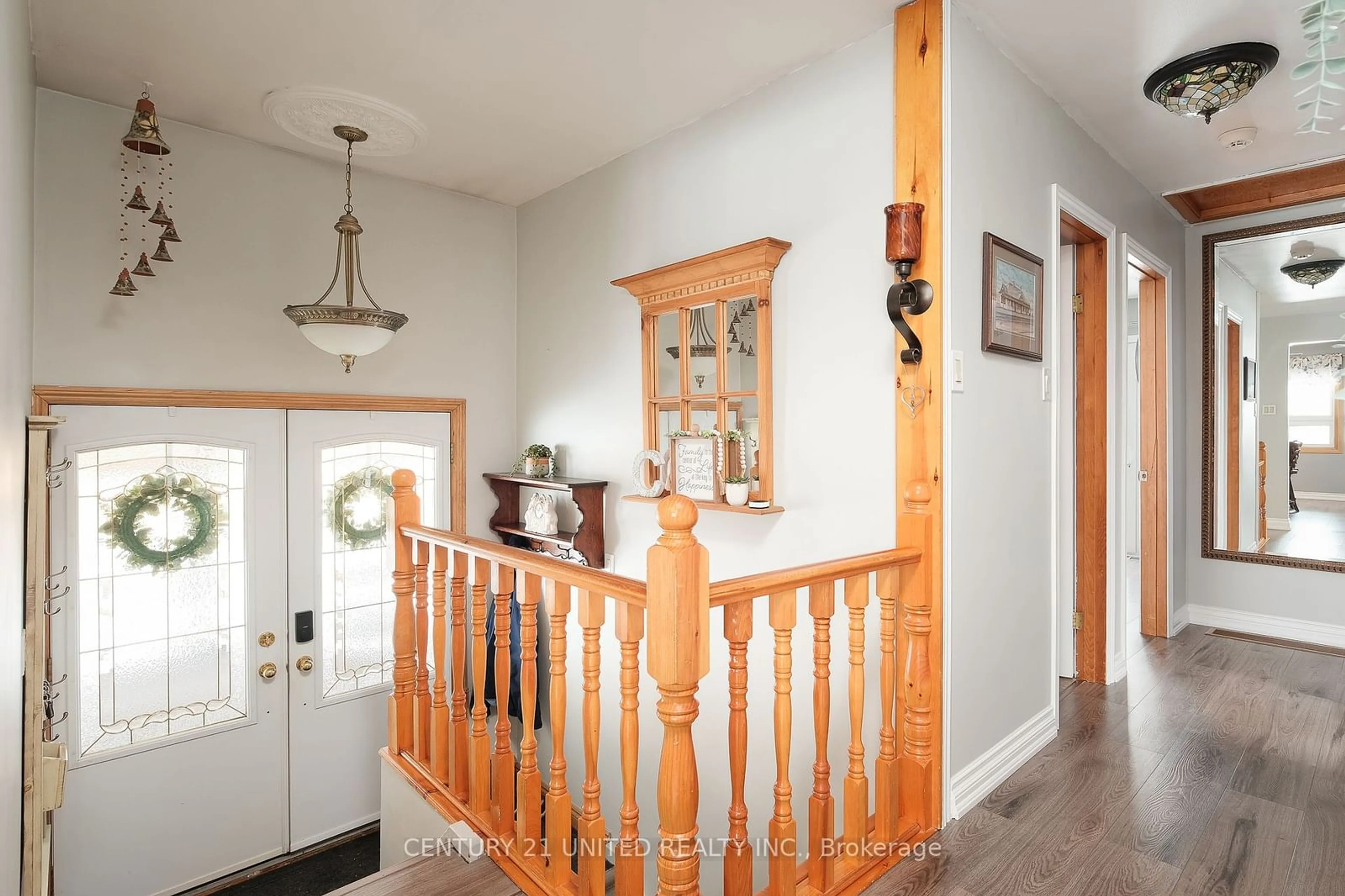 Indoor entryway for 535 Garside Dr, Peterborough Ontario K9H 7C8