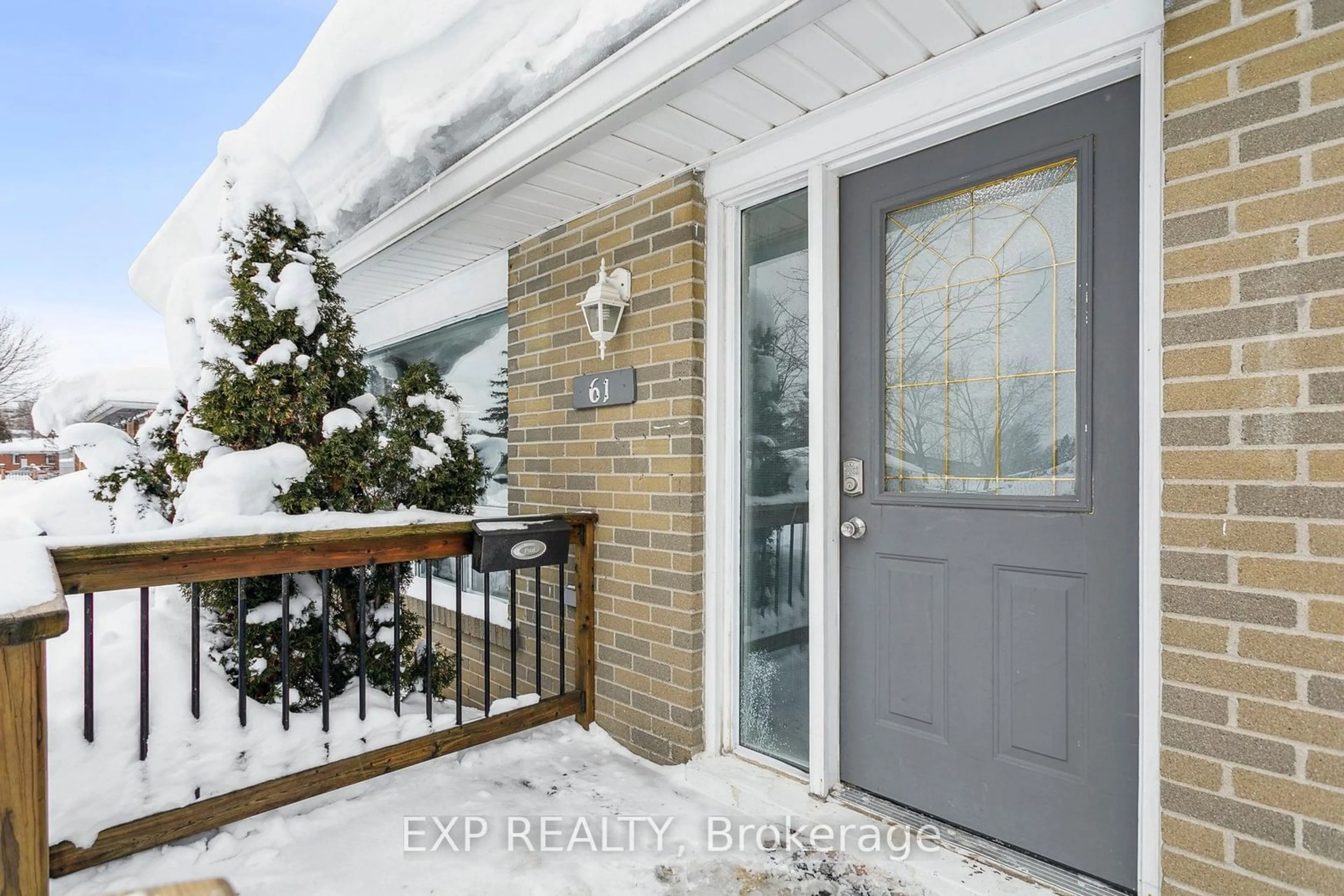 Indoor entryway for 61 Rossford Cres, Kitchener Ontario N2M 2H8