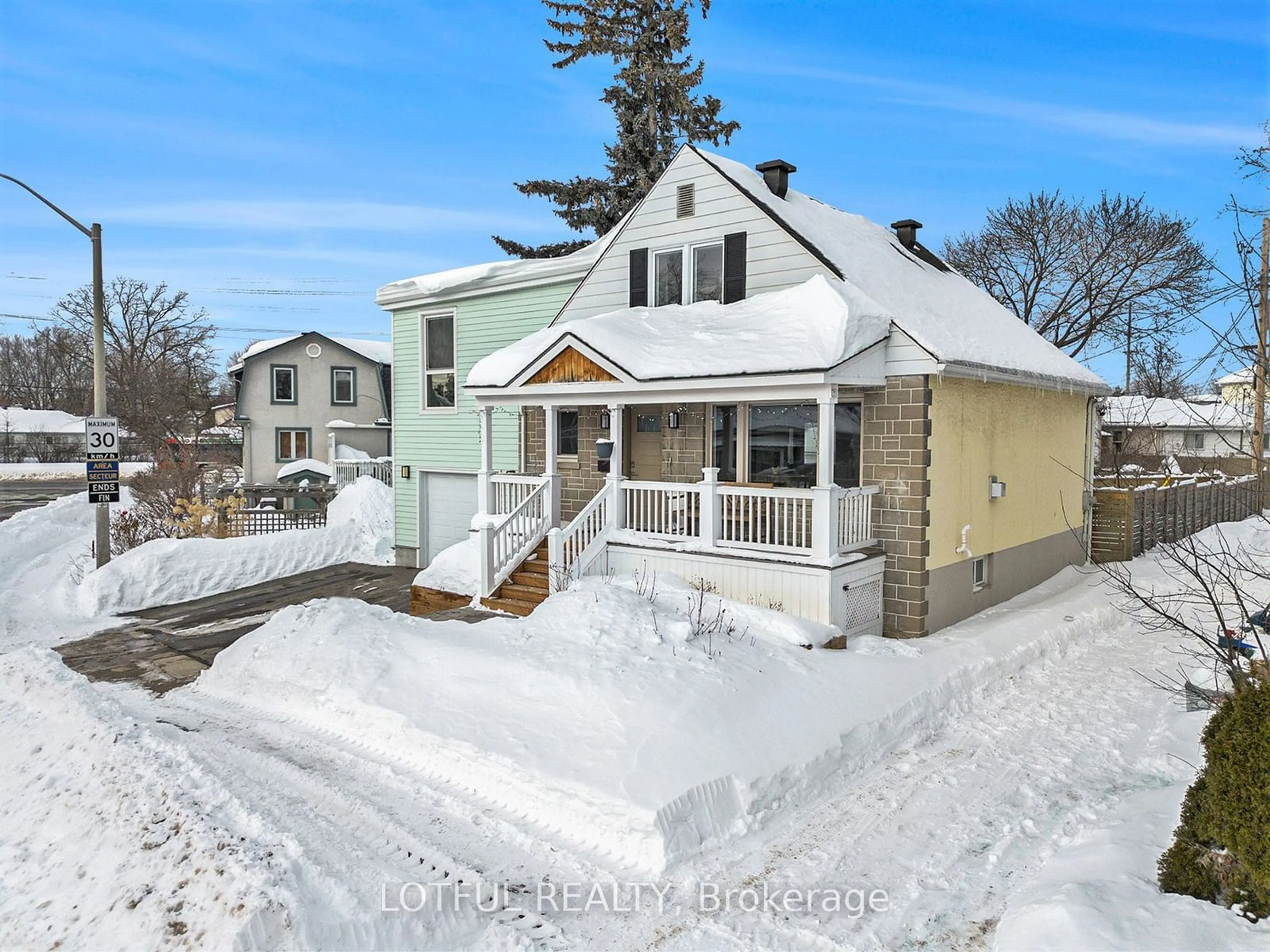 A pic from outside/outdoor area/front of a property/back of a property/a pic from drone, street for 299 OAKDALE Ave, Tunneys Pasture and Ottawa West Ontario K1Y 0E5