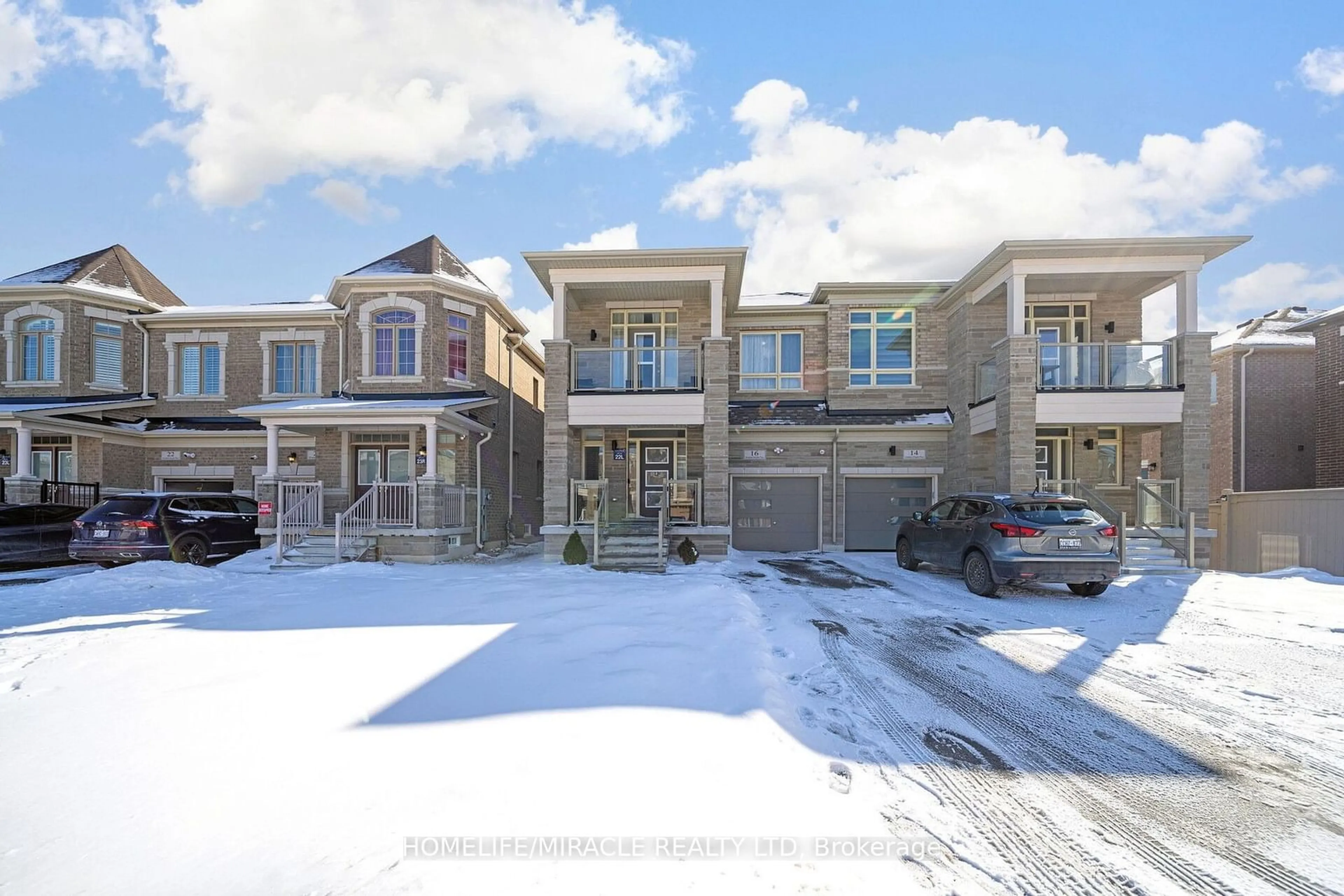 A pic from outside/outdoor area/front of a property/back of a property/a pic from drone, street for 16 Mountain Heights Pl, Hamilton Ontario L8B 1X7