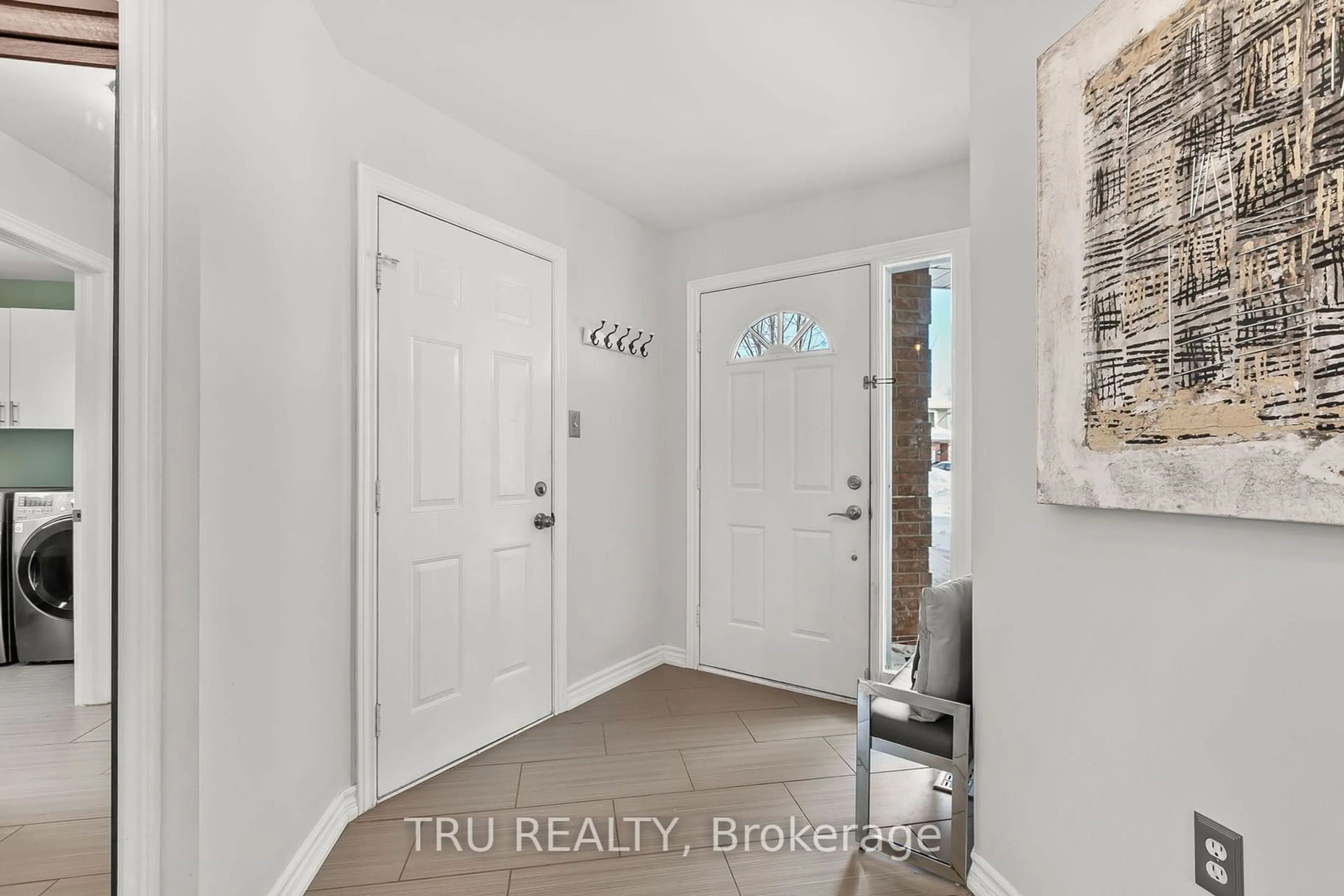 Indoor entryway for 49 Stonepath Cres, Stittsville - Munster - Richmond Ontario K2S 1S4