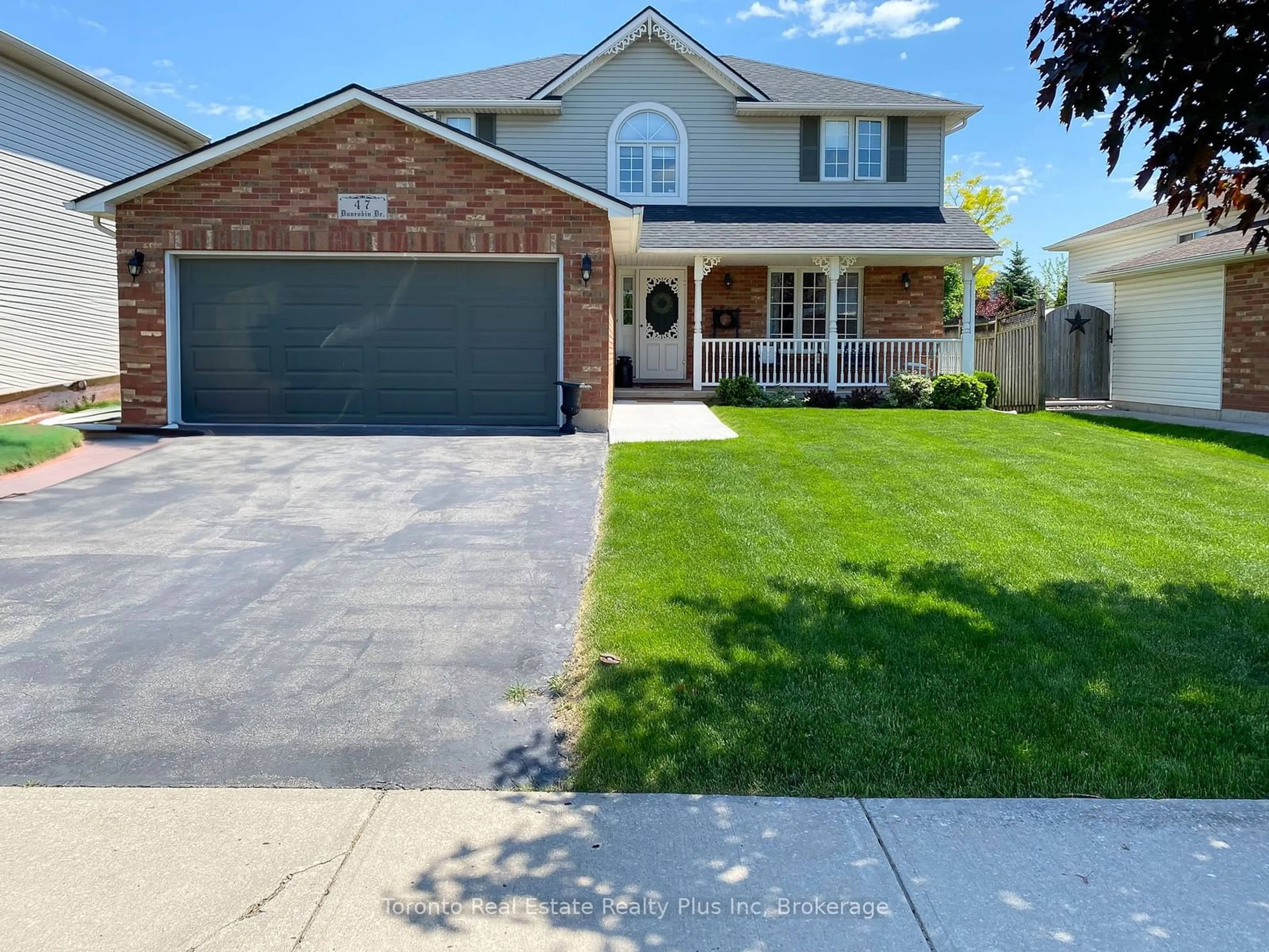 Home with brick exterior material, street for 47 Dunrobin Dr, Haldimand Ontario N3W 2N7