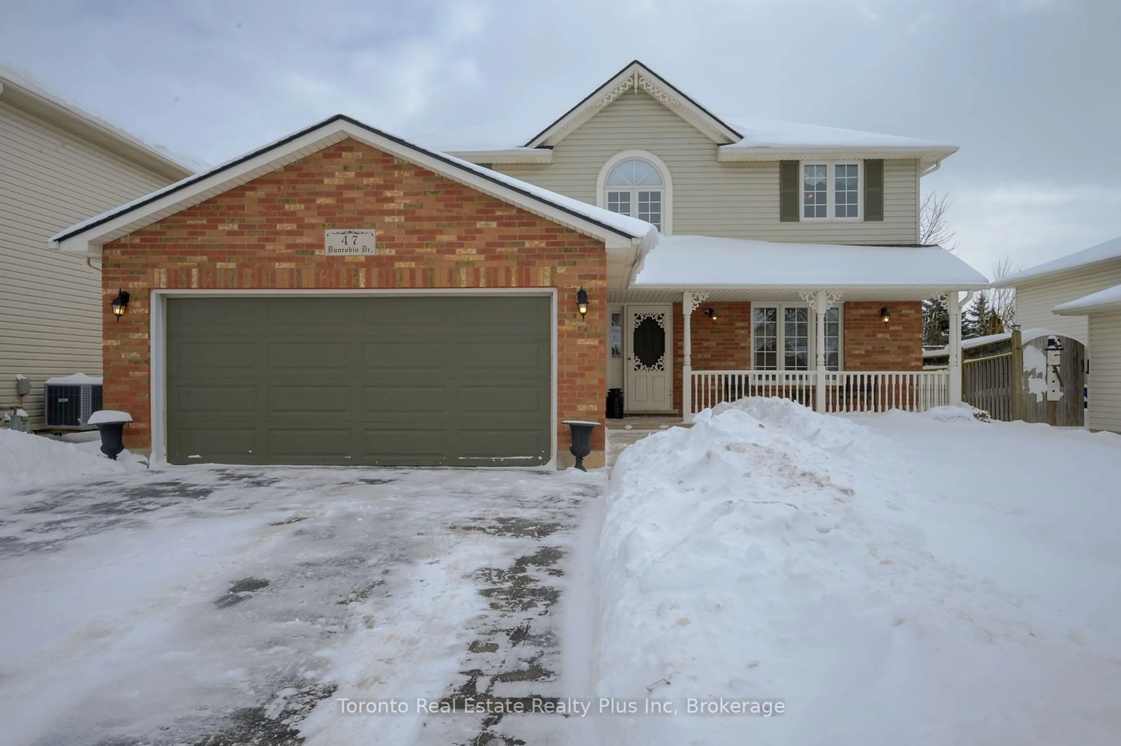 Home with brick exterior material, street for 47 Dunrobin Dr, Haldimand Ontario N3W 2N7