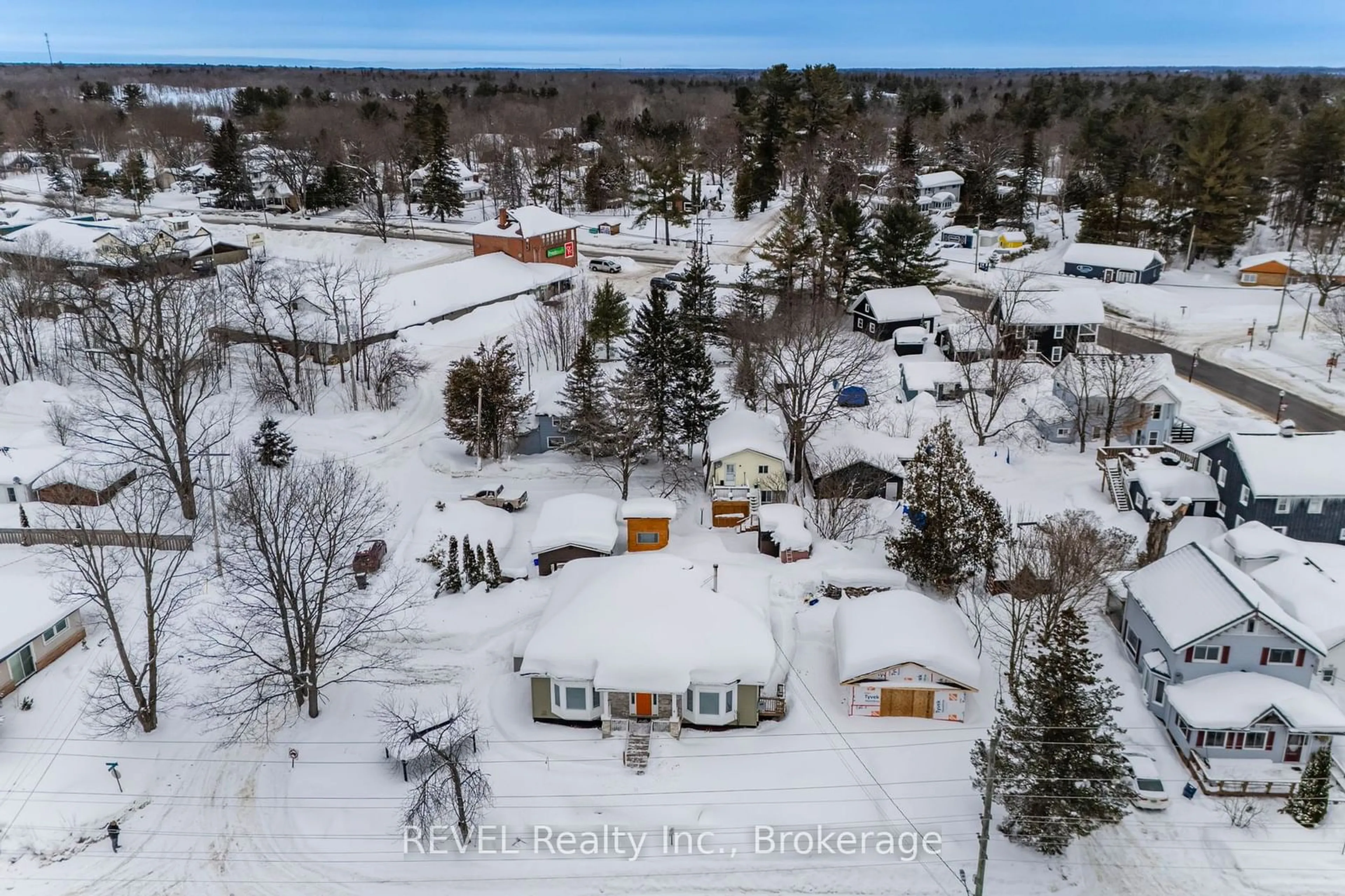 A pic from outside/outdoor area/front of a property/back of a property/a pic from drone, unknown for 1006 River St, Muskoka Lakes Ontario P0C 1A0