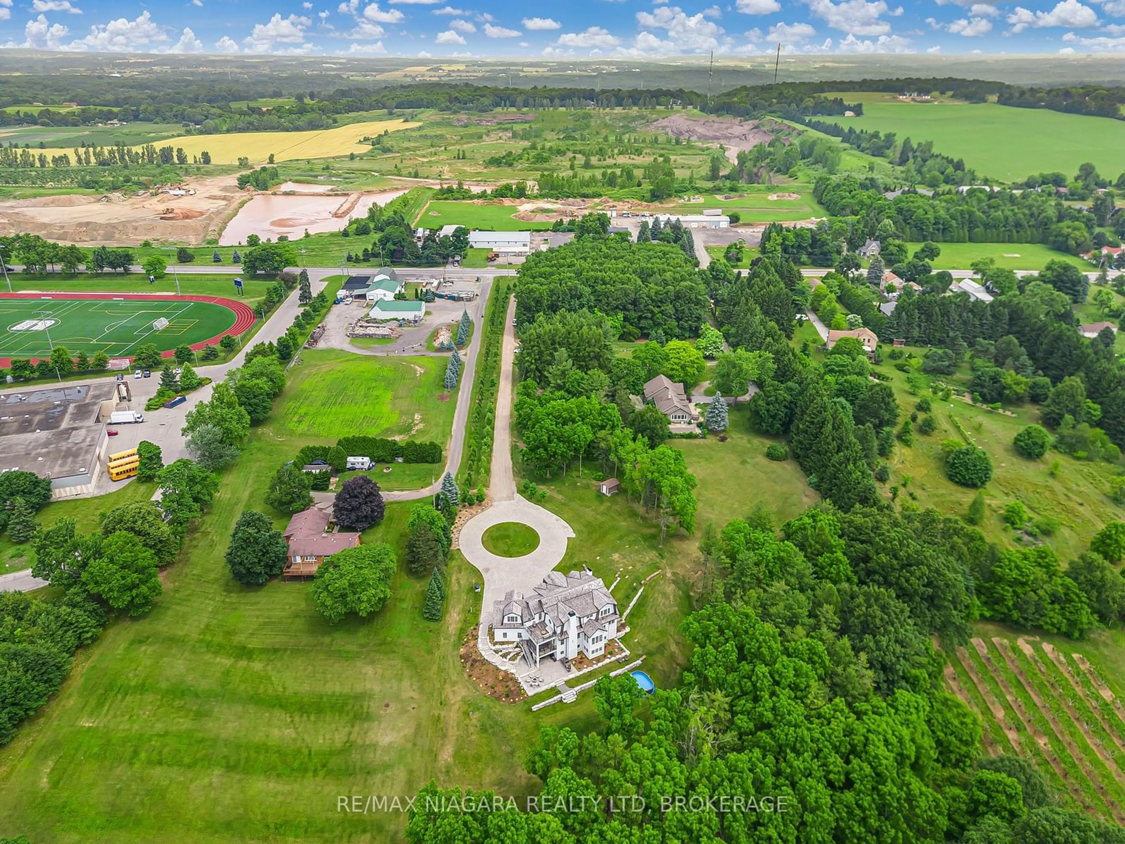 A pic from outside/outdoor area/front of a property/back of a property/a pic from drone, mountain view for 338 Highway 20, Pelham Ontario L0S 1C0