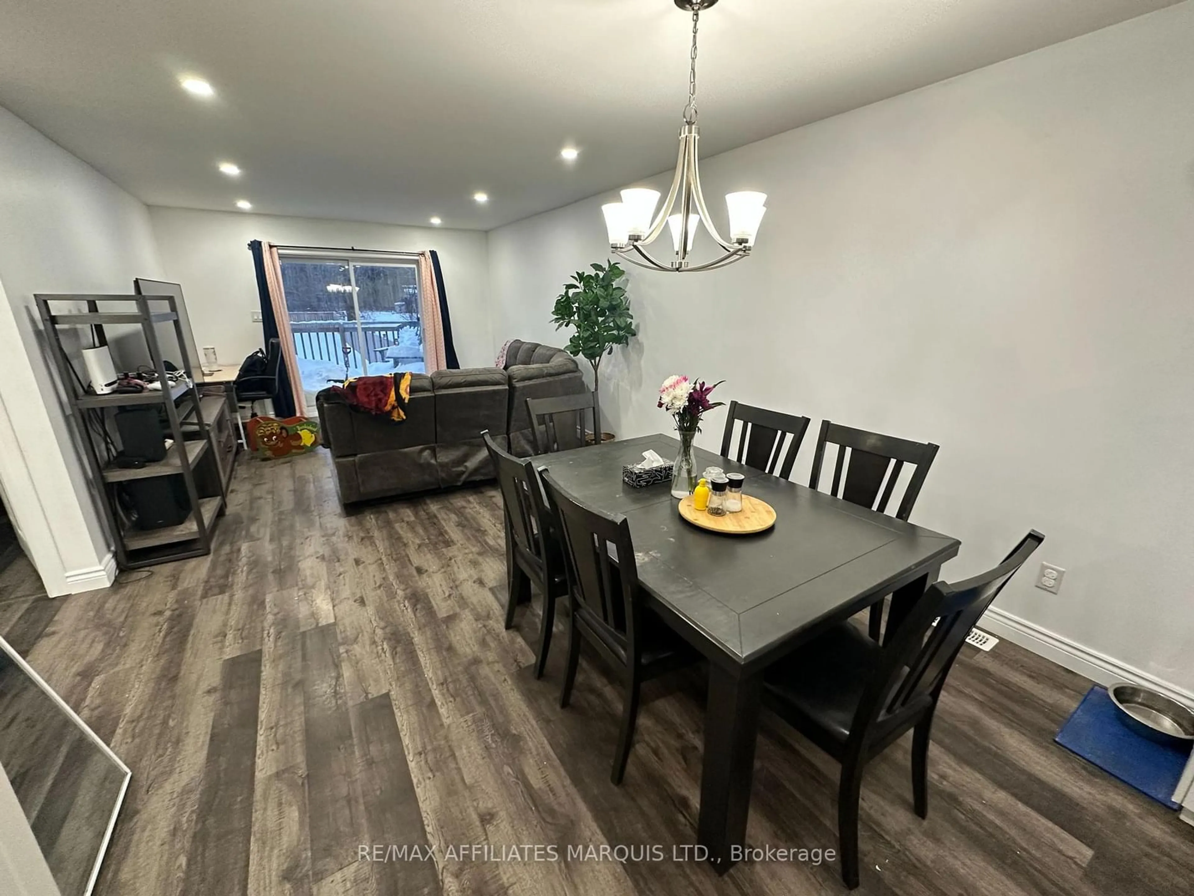 Dining room, wood/laminate floor for 2300 Tollgate Rd, Cornwall Ontario K6H 5R6