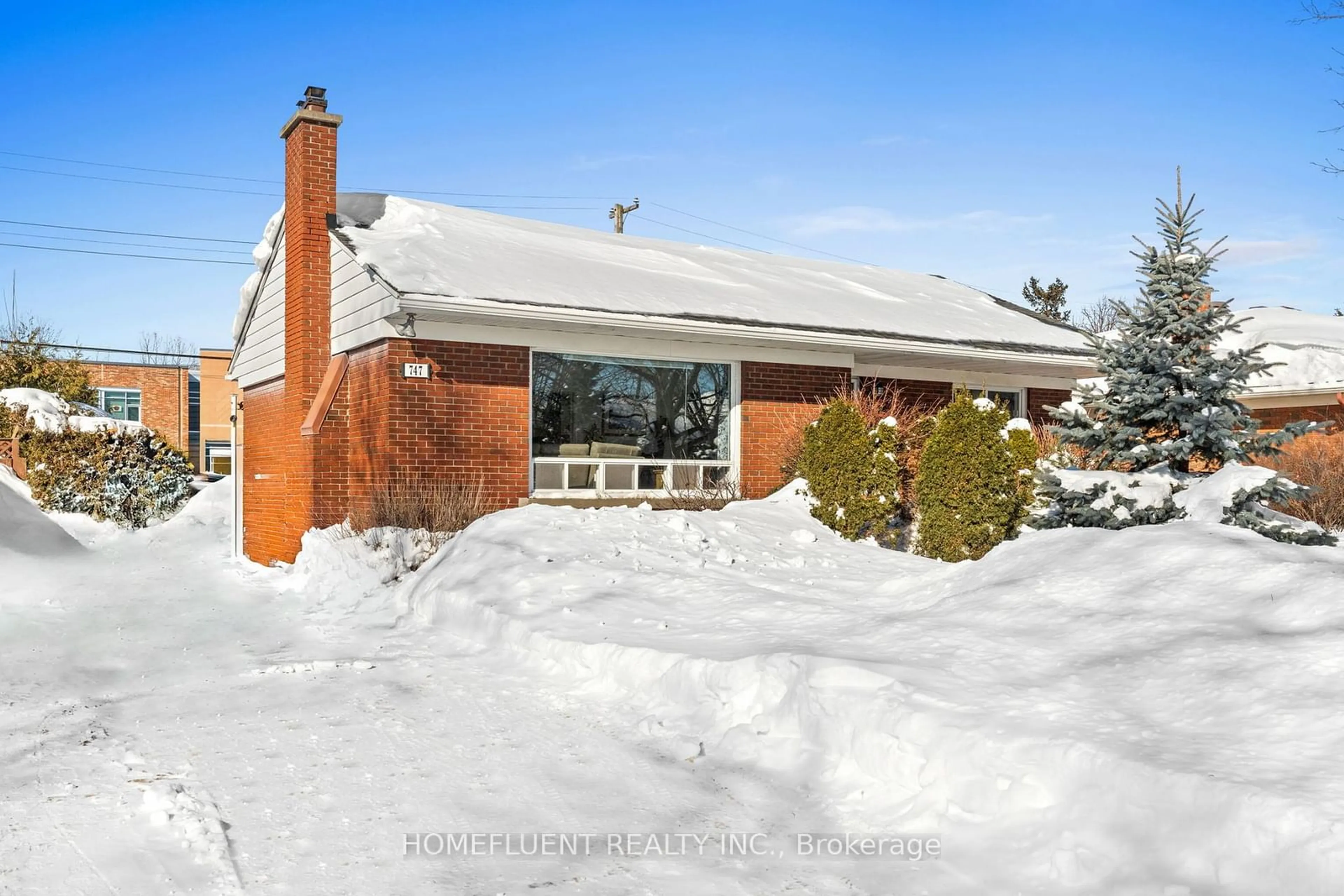 A pic from outside/outdoor area/front of a property/back of a property/a pic from drone, street for 747 Halstead St, Elmvale Acres and Area Ontario K1G 1M5